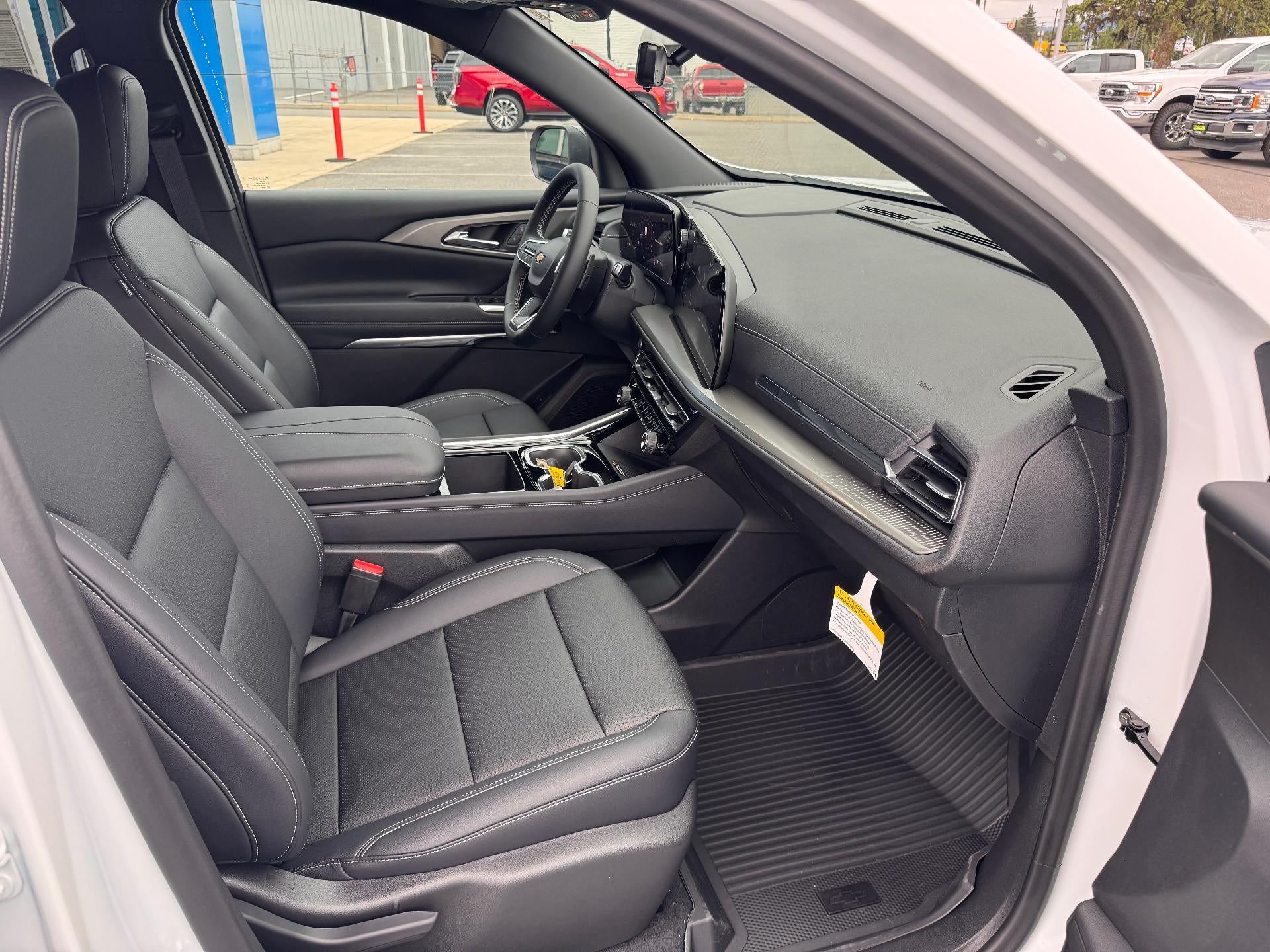 2026 Chevrolet Traverse LT / AWD / PANO SUNROOF / SURROUND VISION / ADAPTIVE CRUISE / LEATHER