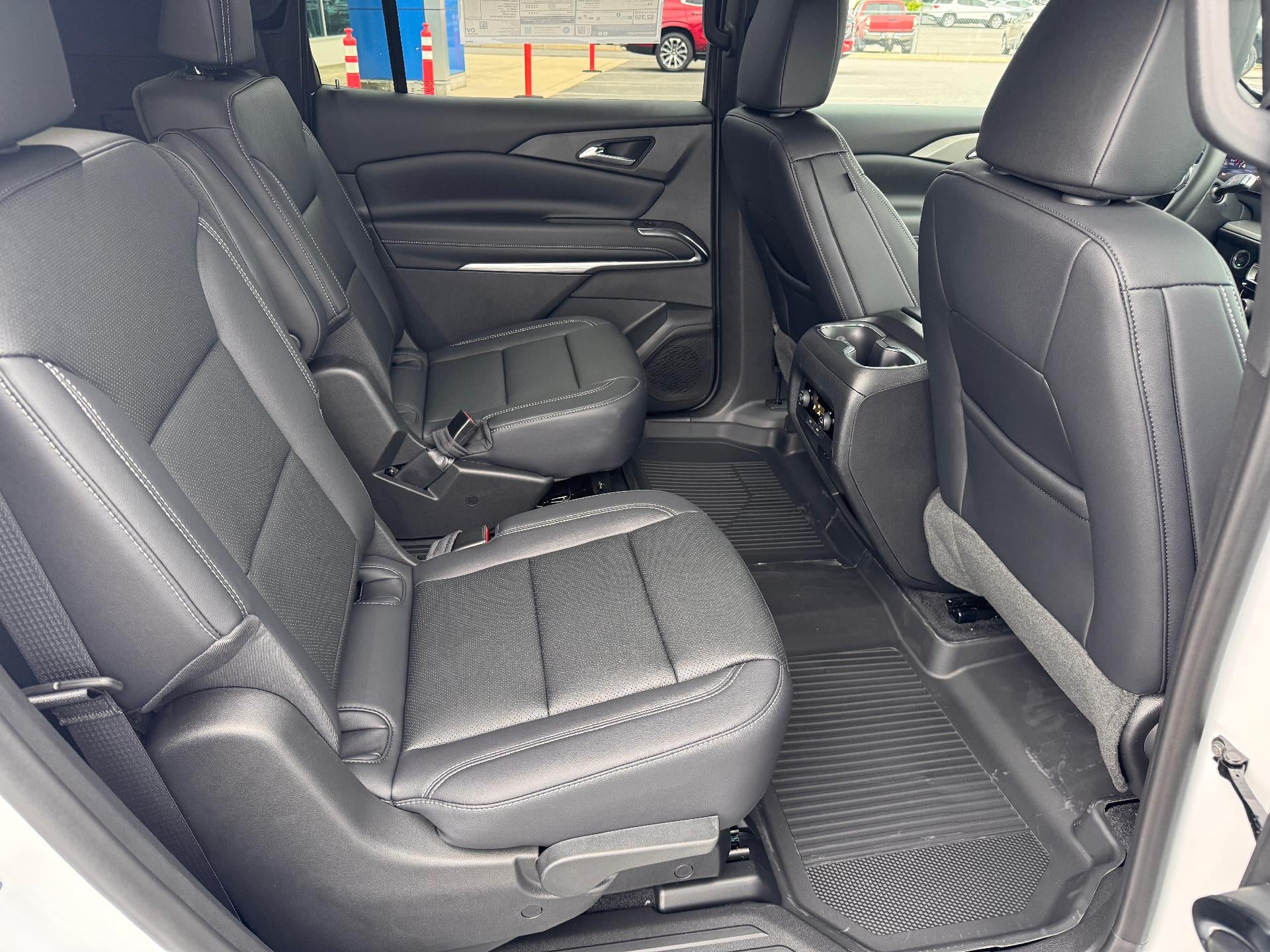 2026 Chevrolet Traverse LT / AWD / PANO SUNROOF / SURROUND VISION / ADAPTIVE CRUISE / LEATHER