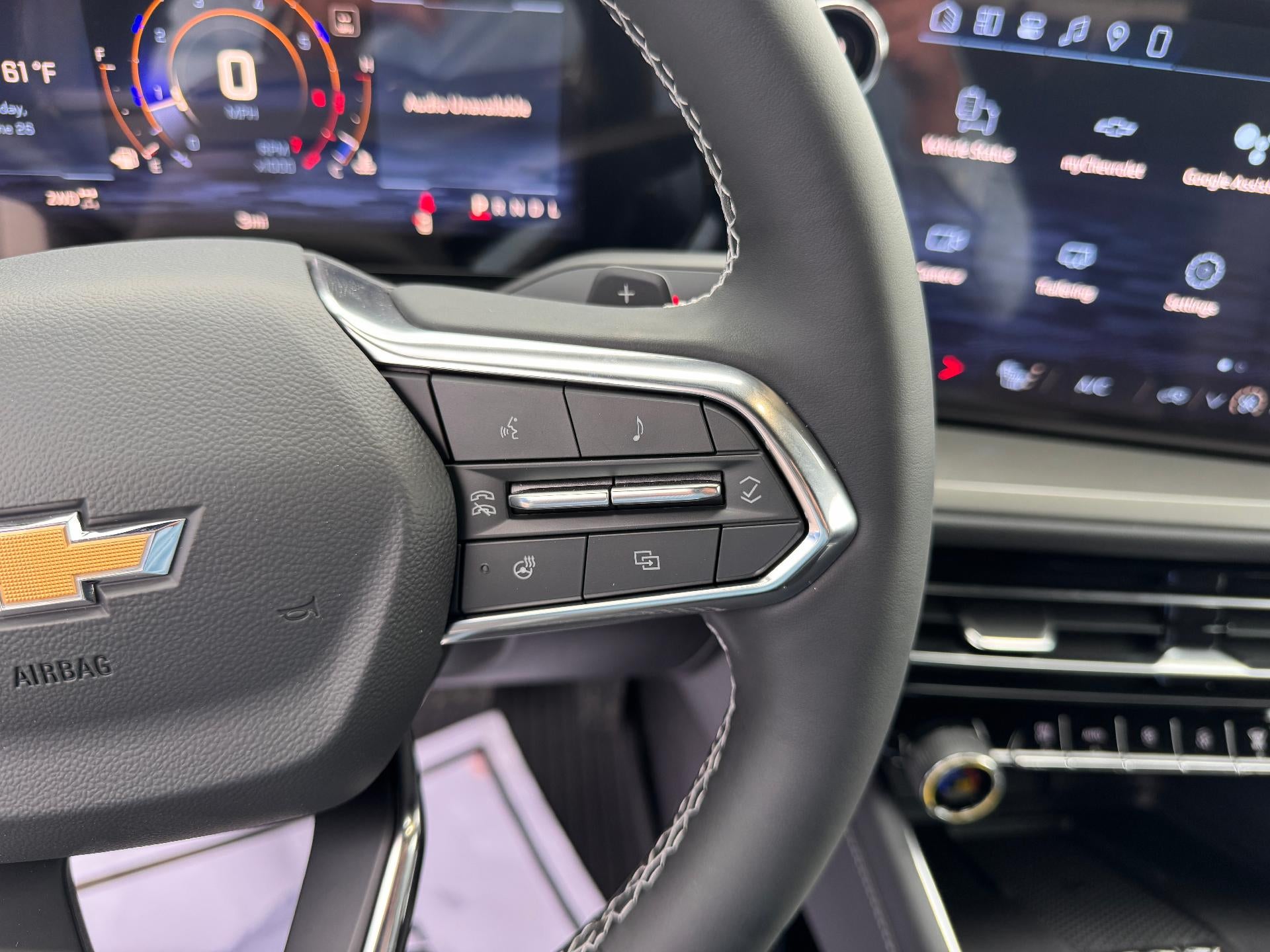 2026 Chevrolet Traverse LT / AWD / PANO SUNROOF / SURROUND VISION / ADAPTIVE CRUISE / LEATHER