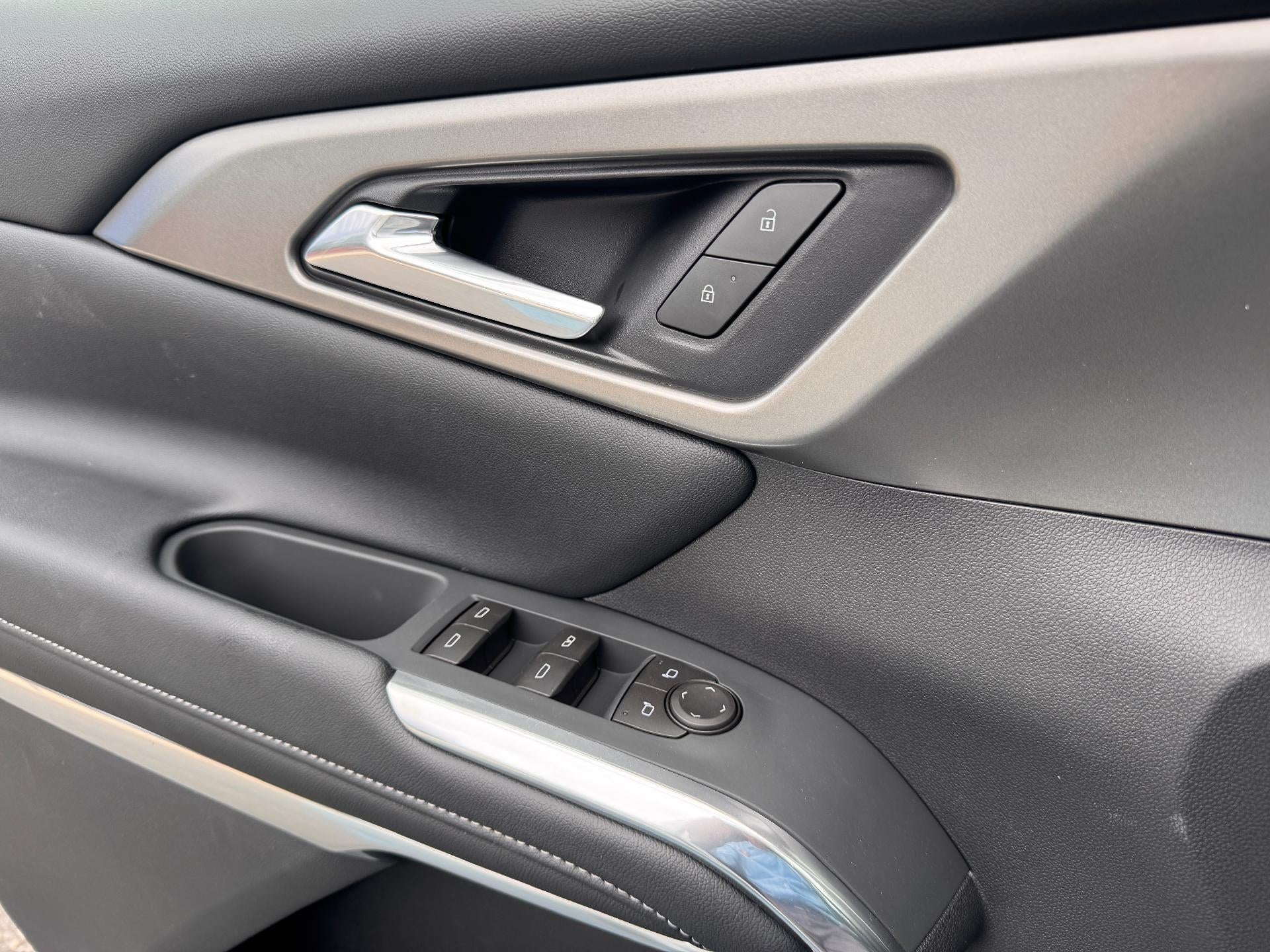 2026 Chevrolet Traverse LT / AWD / PANO SUNROOF / SURROUND VISION / ADAPTIVE CRUISE / LEATHER