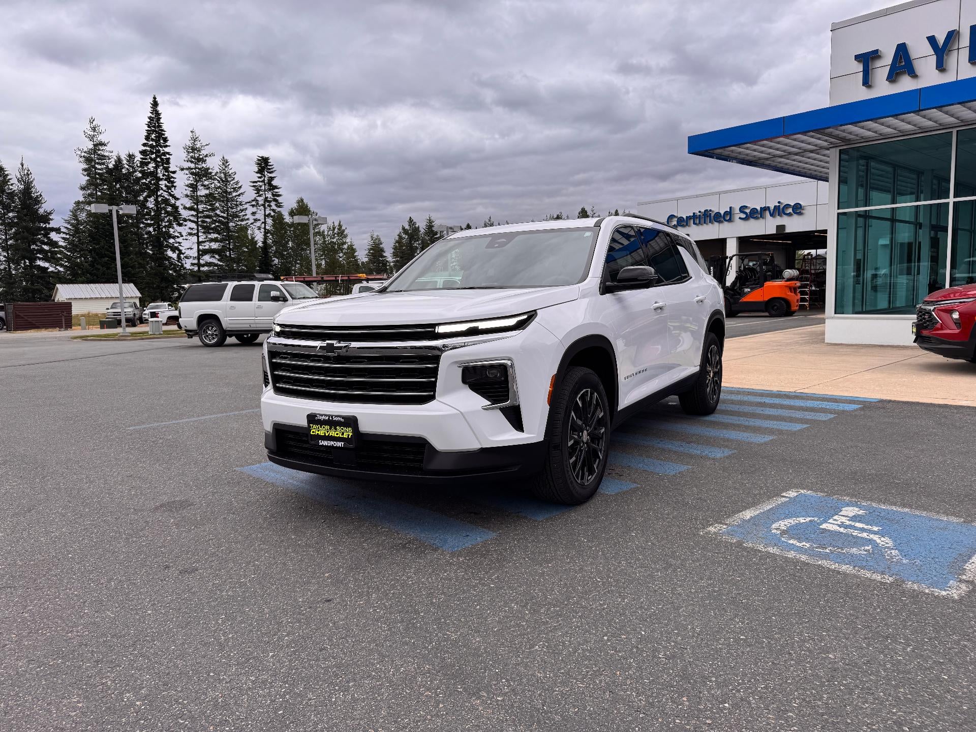 2026 Chevrolet Traverse LT / AWD / PANO SUNROOF / SURROUND VISION / ADAPTIVE CRUISE / LEATHER