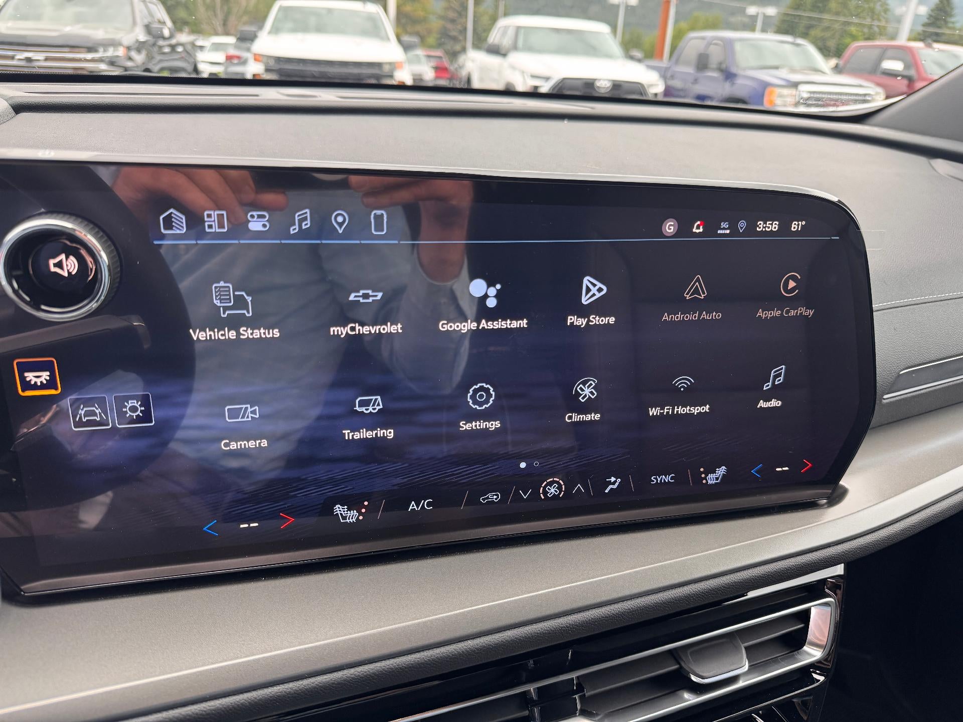 2026 Chevrolet Traverse LT / AWD / PANO SUNROOF / SURROUND VISION / ADAPTIVE CRUISE / LEATHER