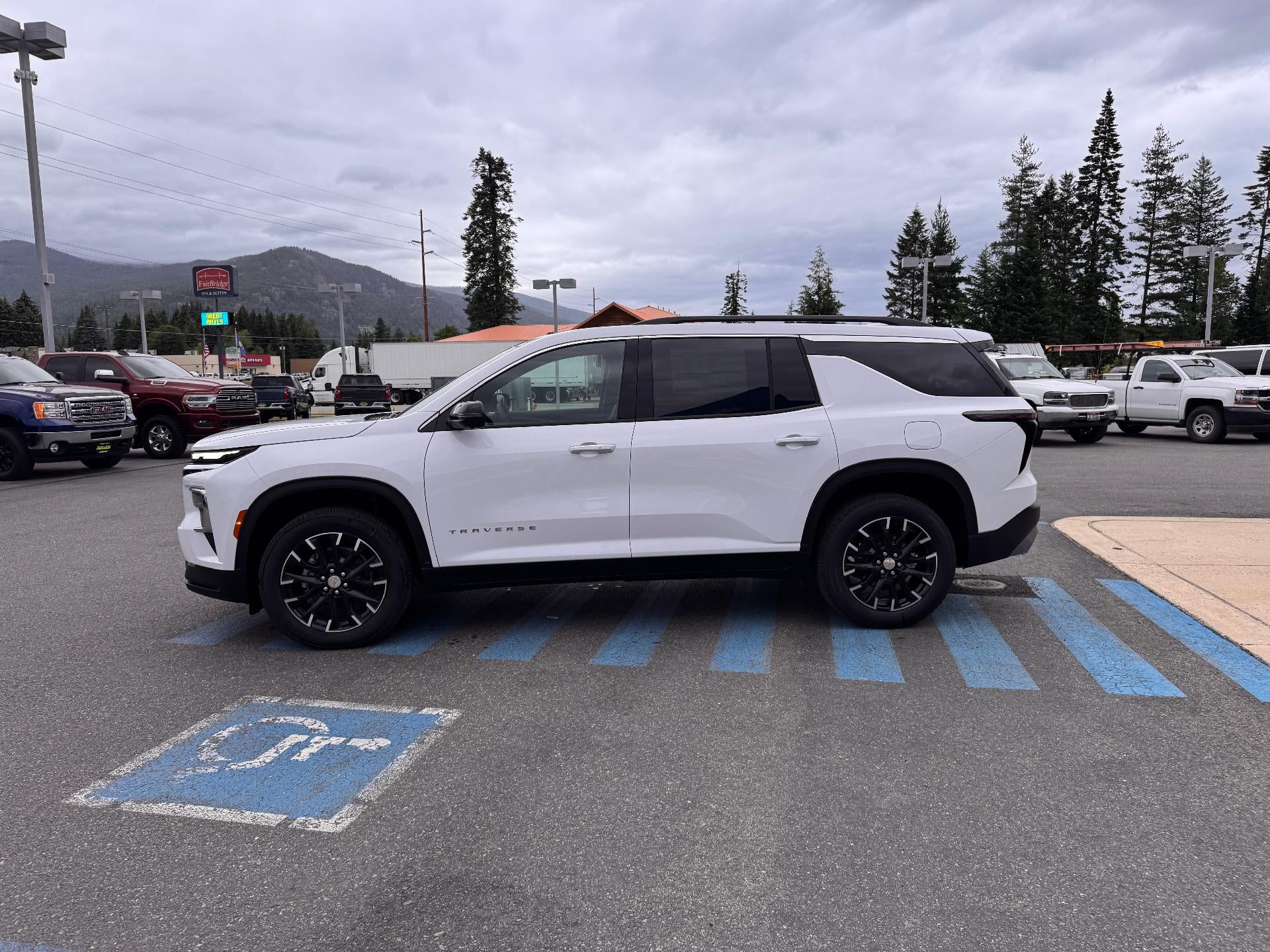 2026 Chevrolet Traverse LT / AWD / PANO SUNROOF / SURROUND VISION / ADAPTIVE CRUISE / LEATHER