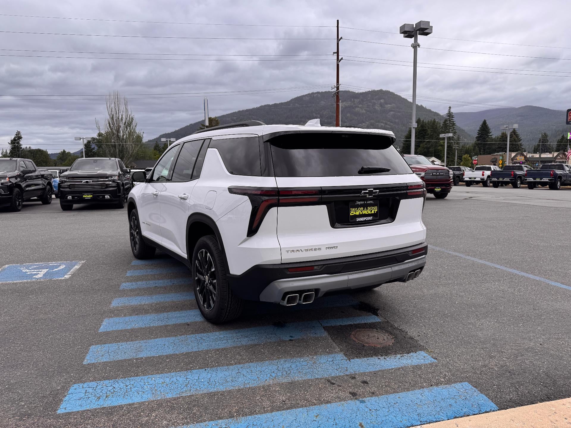 2026 Chevrolet Traverse LT / AWD / PANO SUNROOF / SURROUND VISION / ADAPTIVE CRUISE / LEATHER