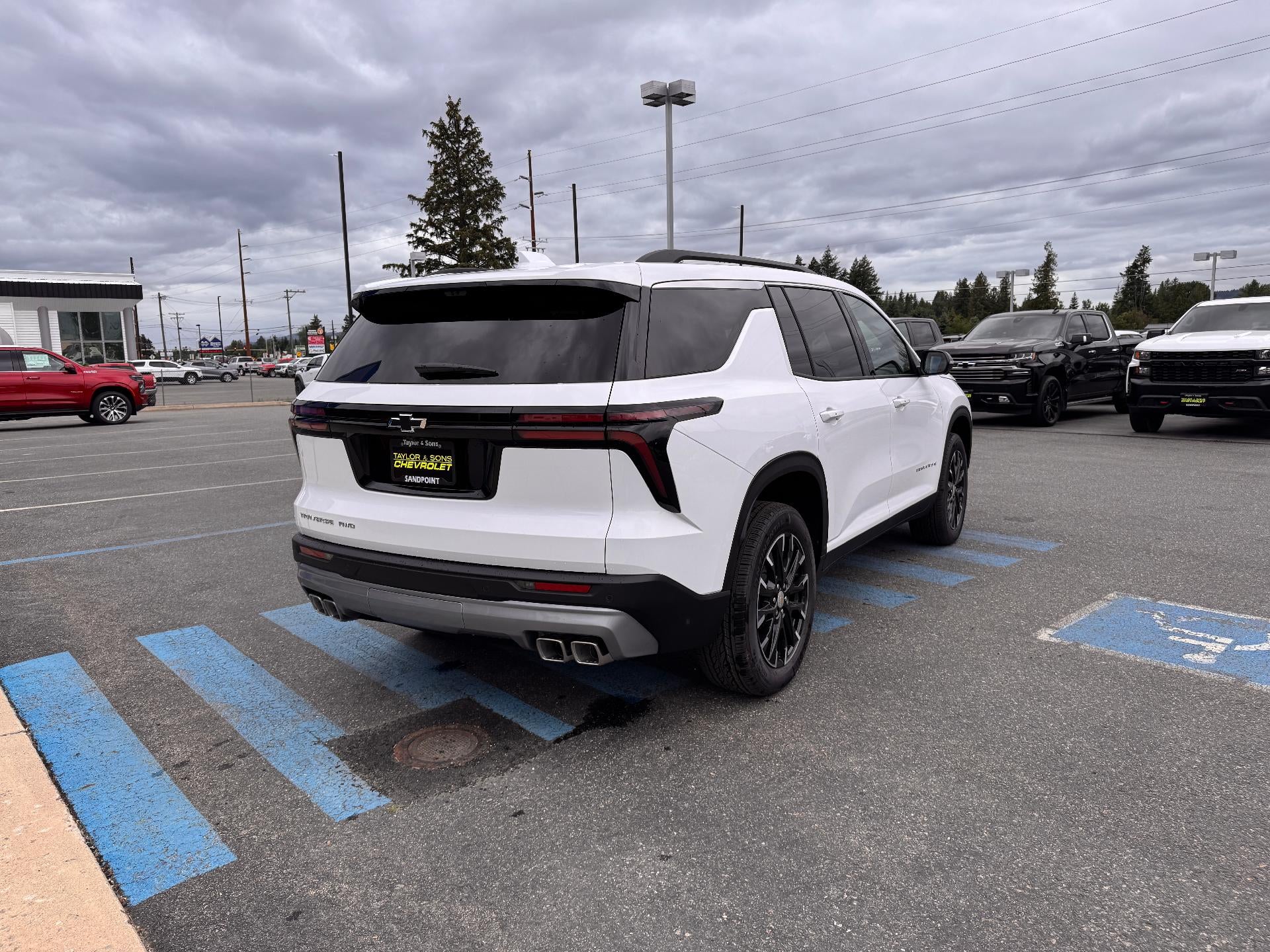 2026 Chevrolet Traverse LT / AWD / PANO SUNROOF / SURROUND VISION / ADAPTIVE CRUISE / LEATHER