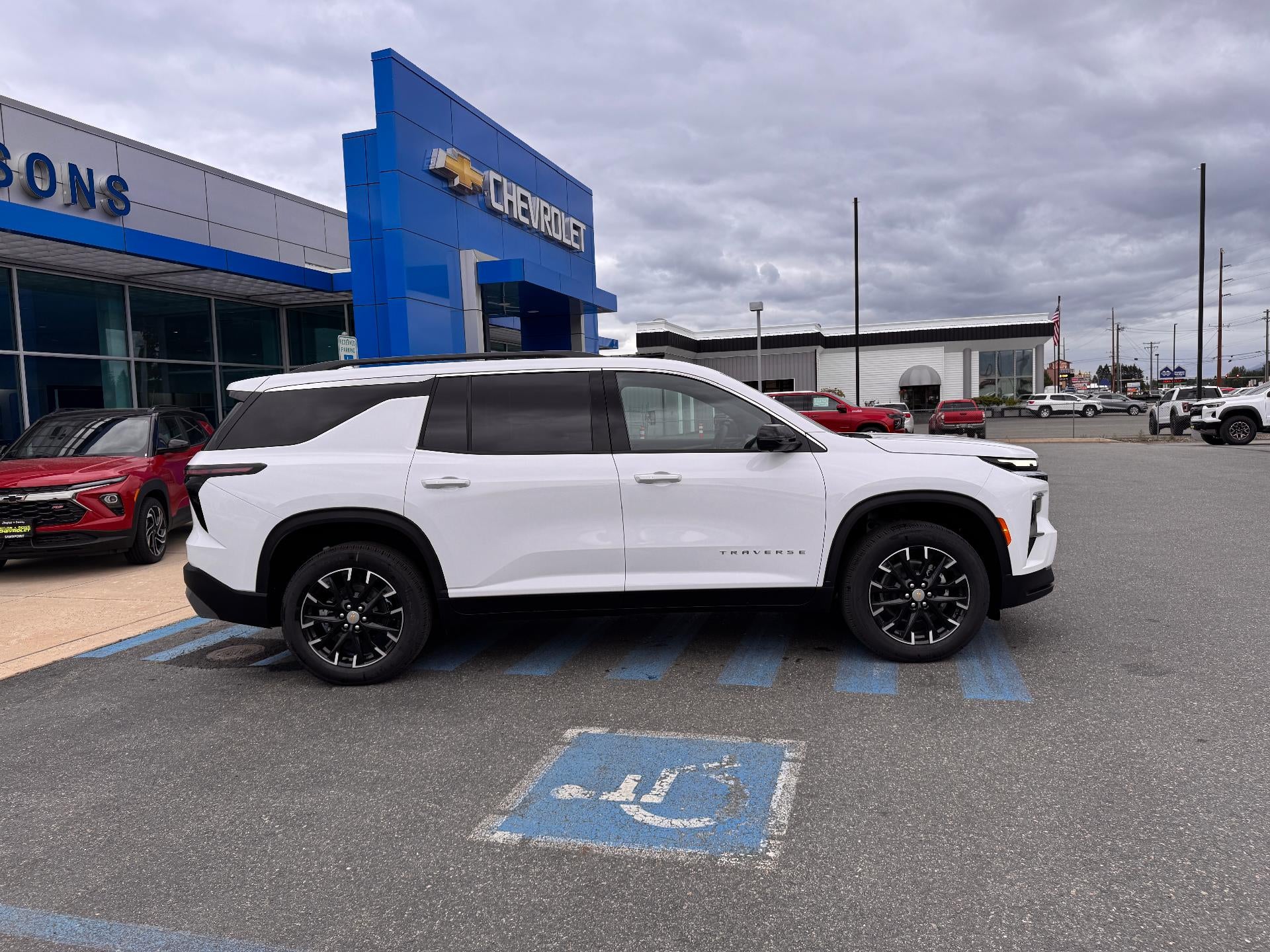 2026 Chevrolet Traverse LT / AWD / PANO SUNROOF / SURROUND VISION / ADAPTIVE CRUISE / LEATHER