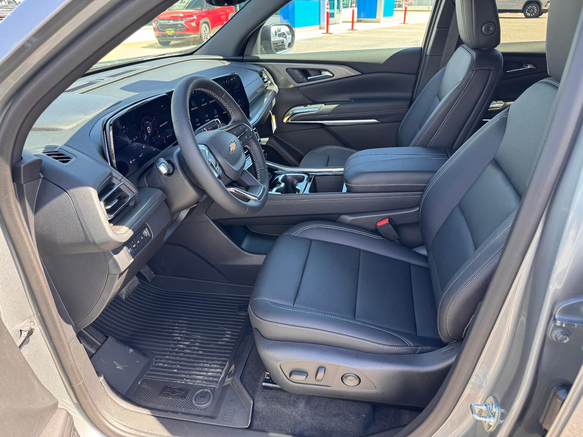 2026 Chevrolet Traverse LT / AWD / LEATHER / 8 PASSENGER / ADAPTIVE CRUISE / SURROUND VISION