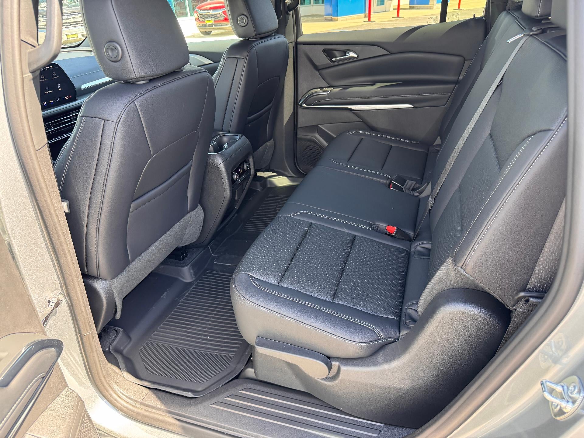 2026 Chevrolet Traverse LT / AWD / LEATHER / 8 PASSENGER / ADAPTIVE CRUISE / SURROUND VISION