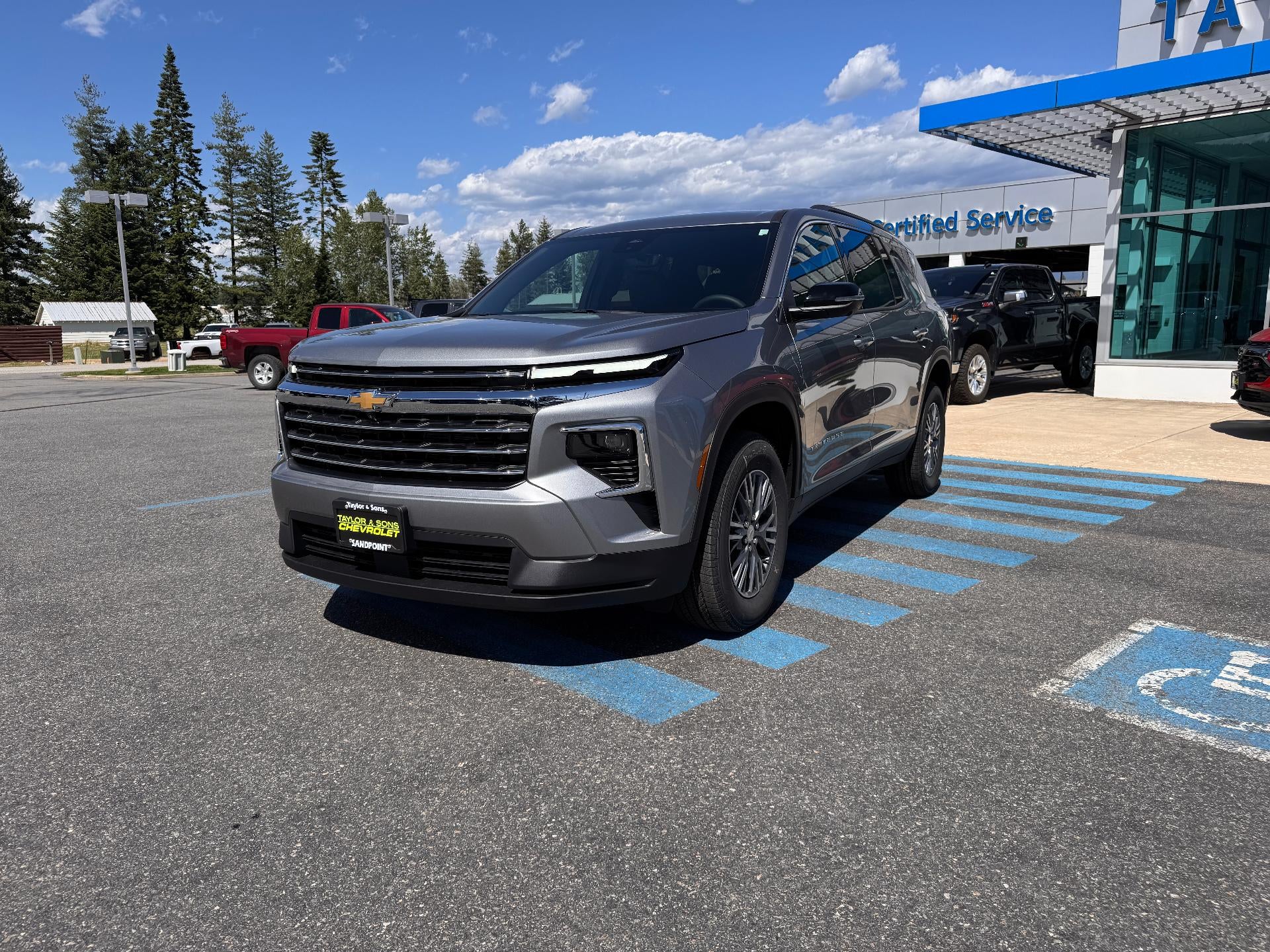 2026 Chevrolet Traverse LT / AWD / LEATHER / 8 PASSENGER / ADAPTIVE CRUISE / SURROUND VISION