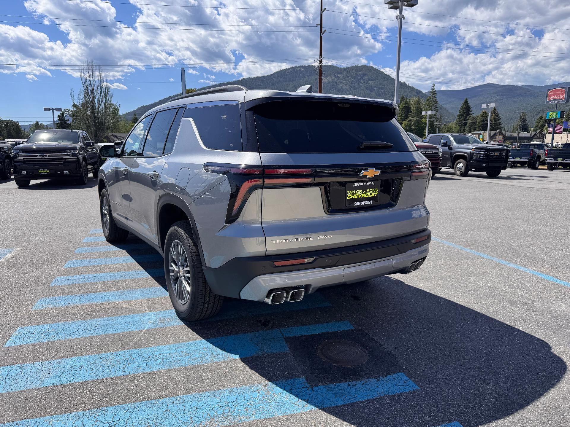 2026 Chevrolet Traverse LT / AWD / LEATHER / 8 PASSENGER / ADAPTIVE CRUISE / SURROUND VISION