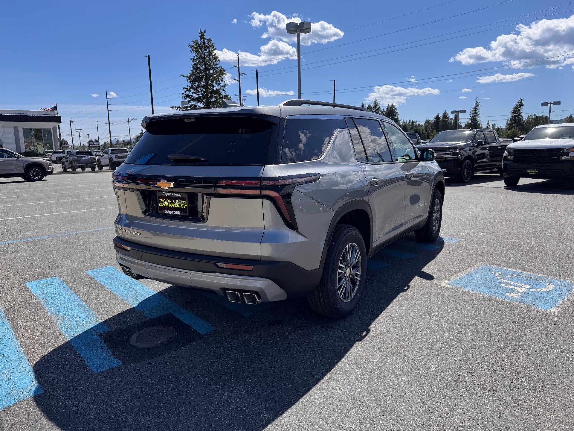 2026 Chevrolet Traverse LT / AWD / LEATHER / 8 PASSENGER / ADAPTIVE CRUISE / SURROUND VISION