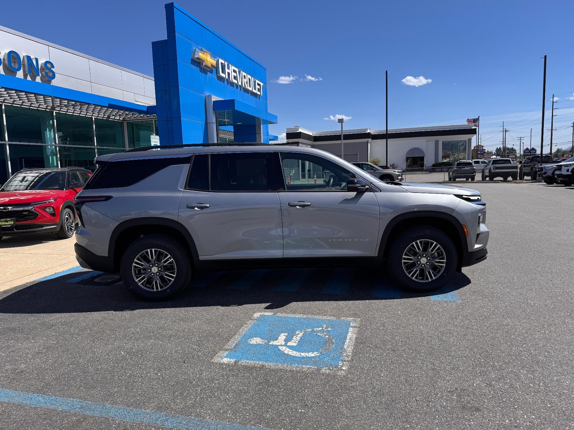 2026 Chevrolet Traverse LT / AWD / LEATHER / 8 PASSENGER / ADAPTIVE CRUISE / SURROUND VISION
