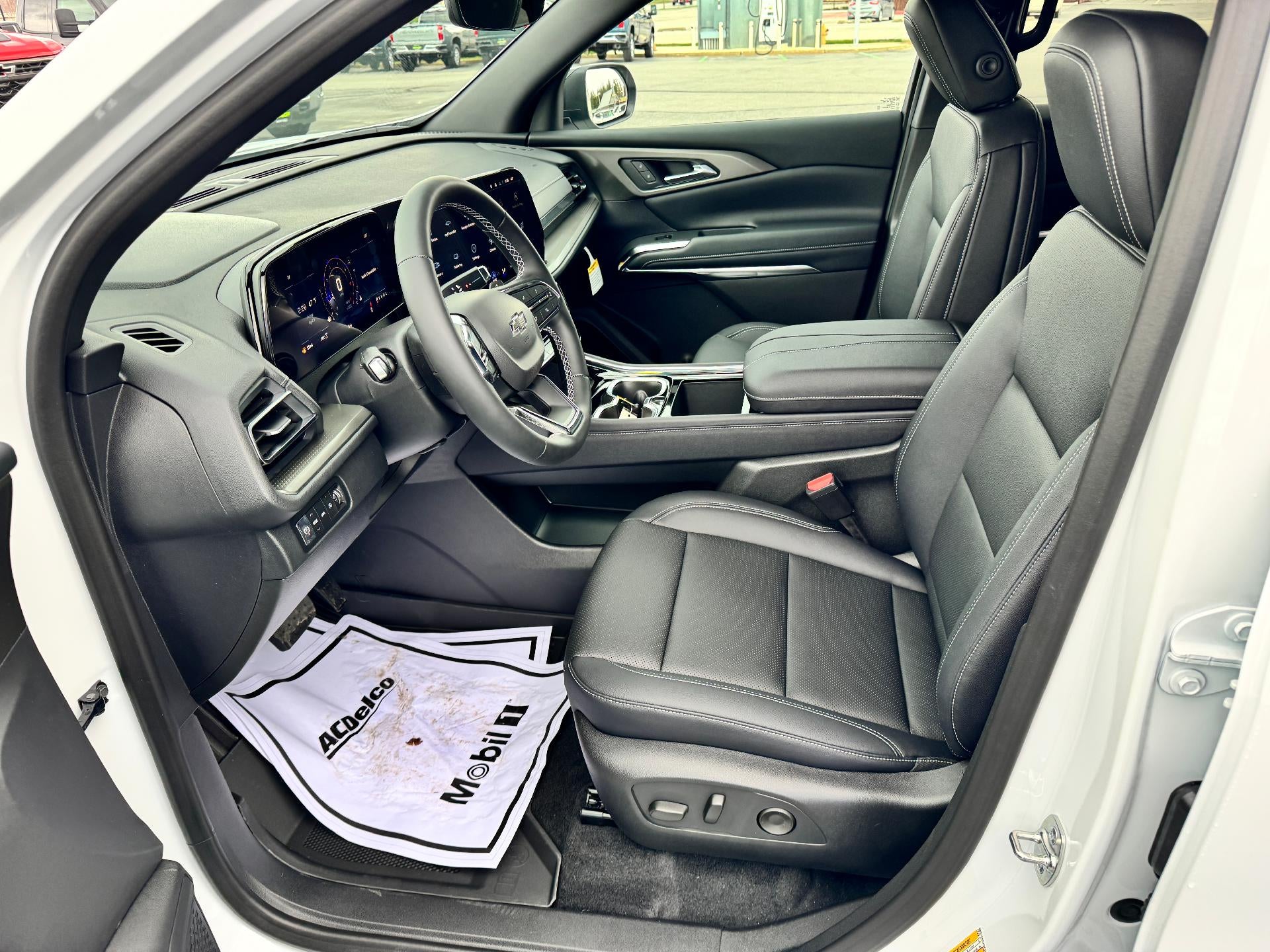 2026 Chevrolet Traverse LT / AWD / MIDNIGHT PCKG / SURROUND VISION / ADAPTIVE CRUISE