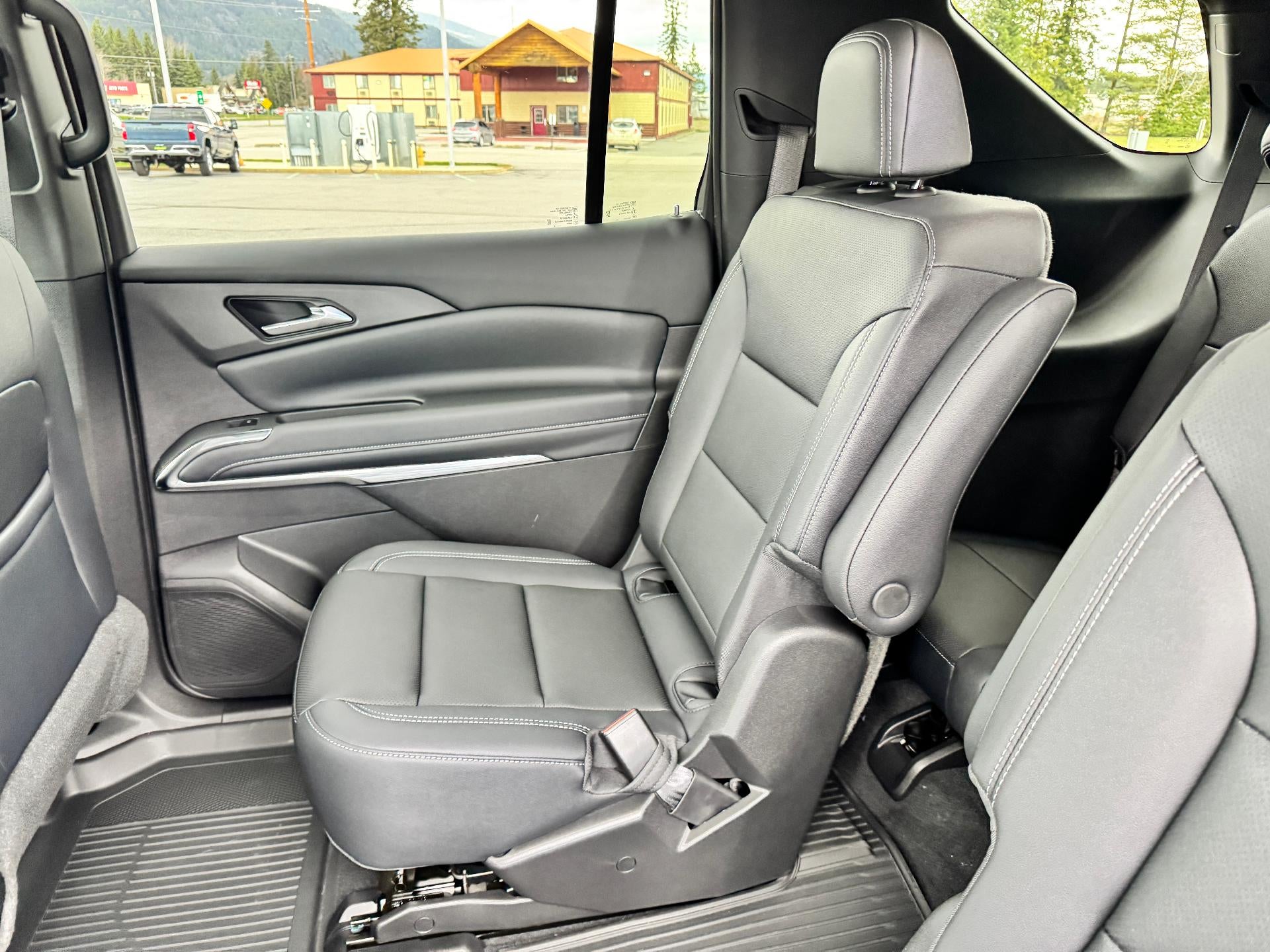 2026 Chevrolet Traverse LT / AWD / MIDNIGHT PCKG / SURROUND VISION / ADAPTIVE CRUISE