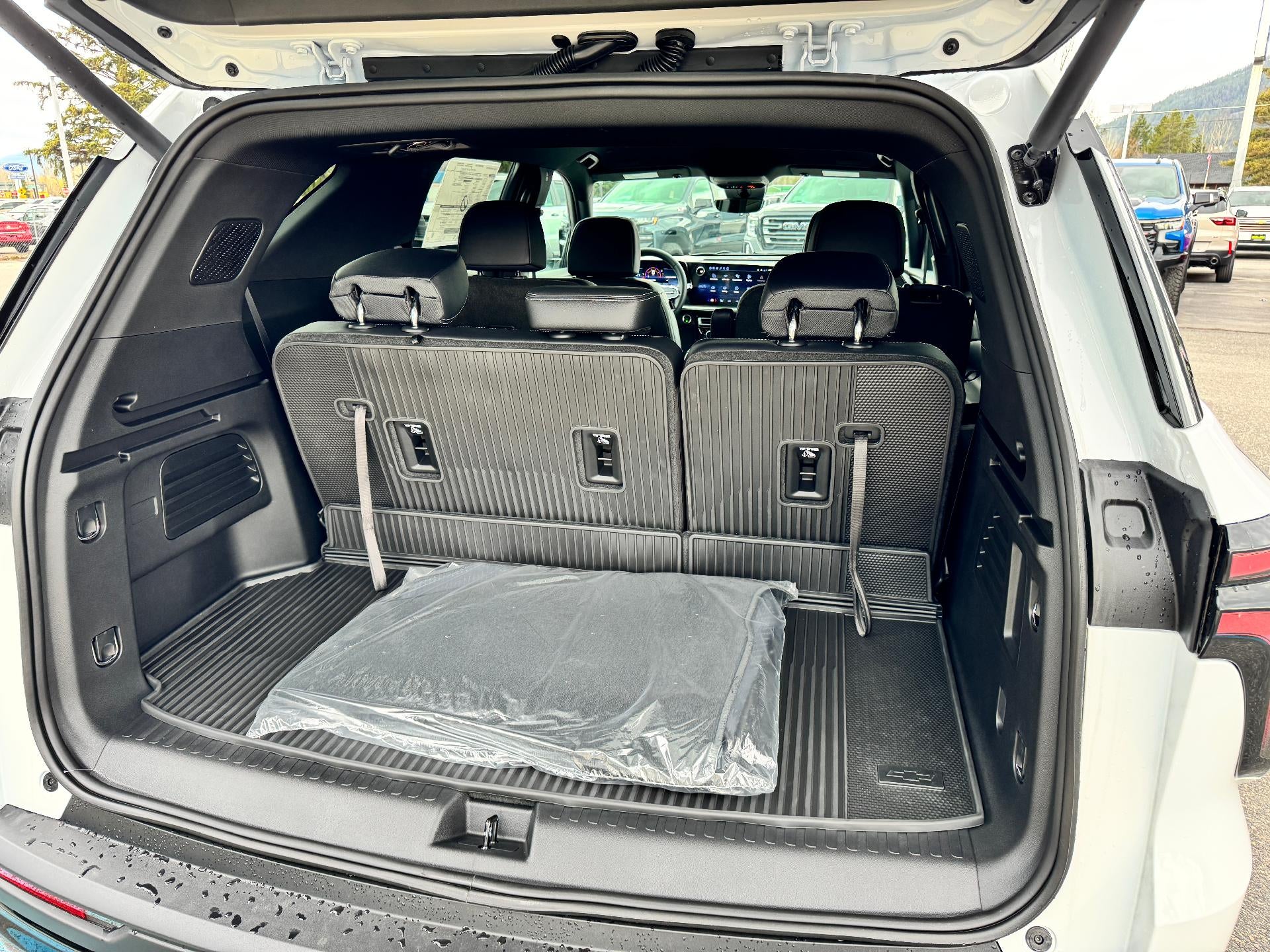 2026 Chevrolet Traverse LT / AWD / MIDNIGHT PCKG / SURROUND VISION / ADAPTIVE CRUISE