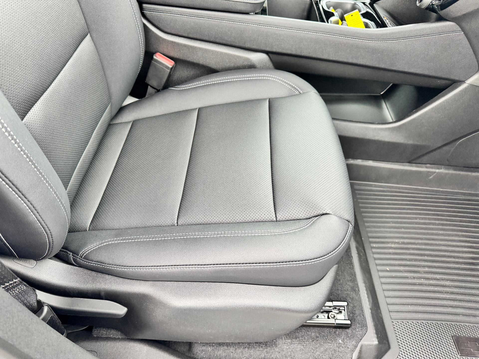 2026 Chevrolet Traverse LT / AWD / MIDNIGHT PCKG / SURROUND VISION / ADAPTIVE CRUISE