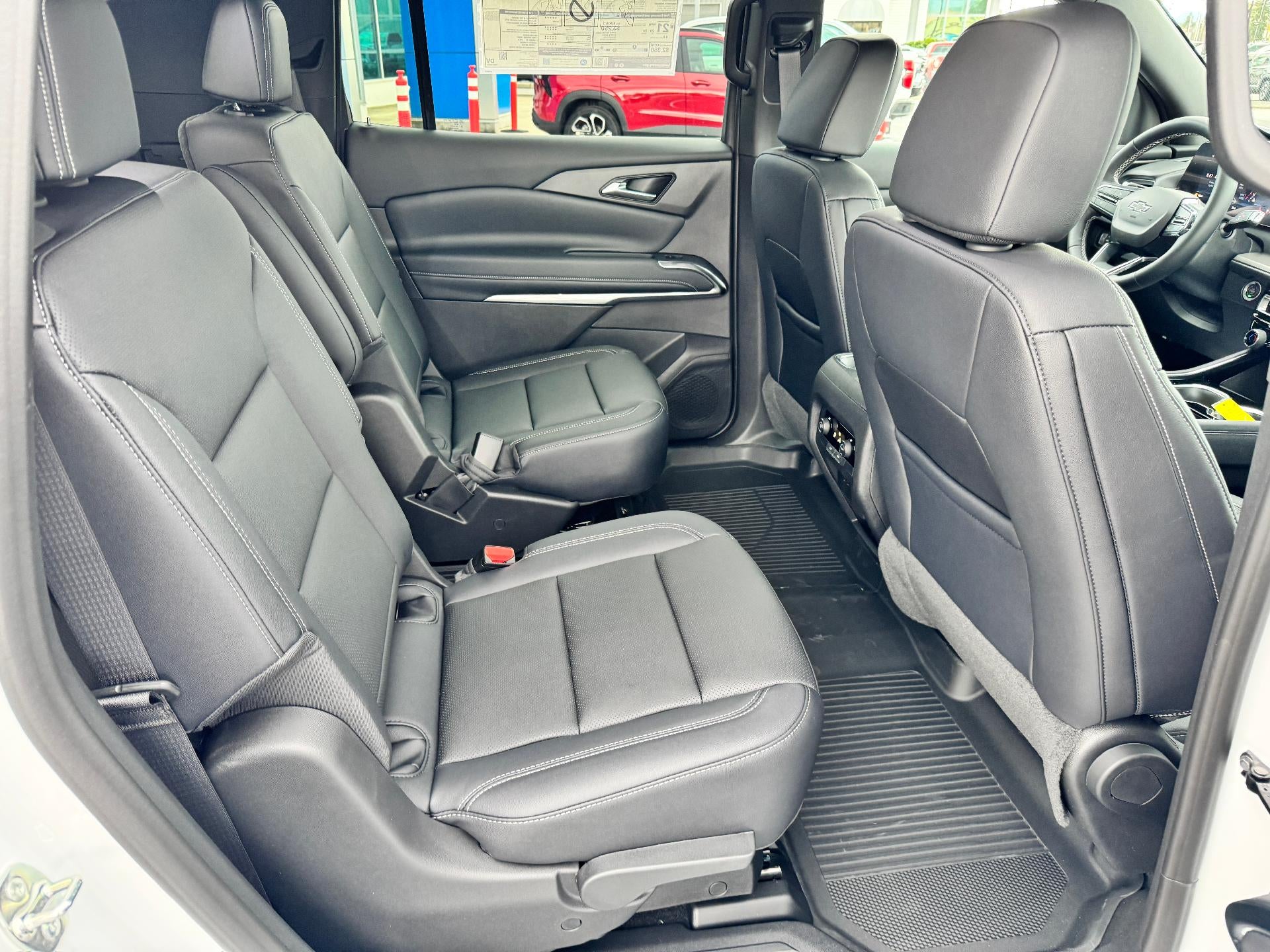 2026 Chevrolet Traverse LT / AWD / MIDNIGHT PCKG / SURROUND VISION / ADAPTIVE CRUISE