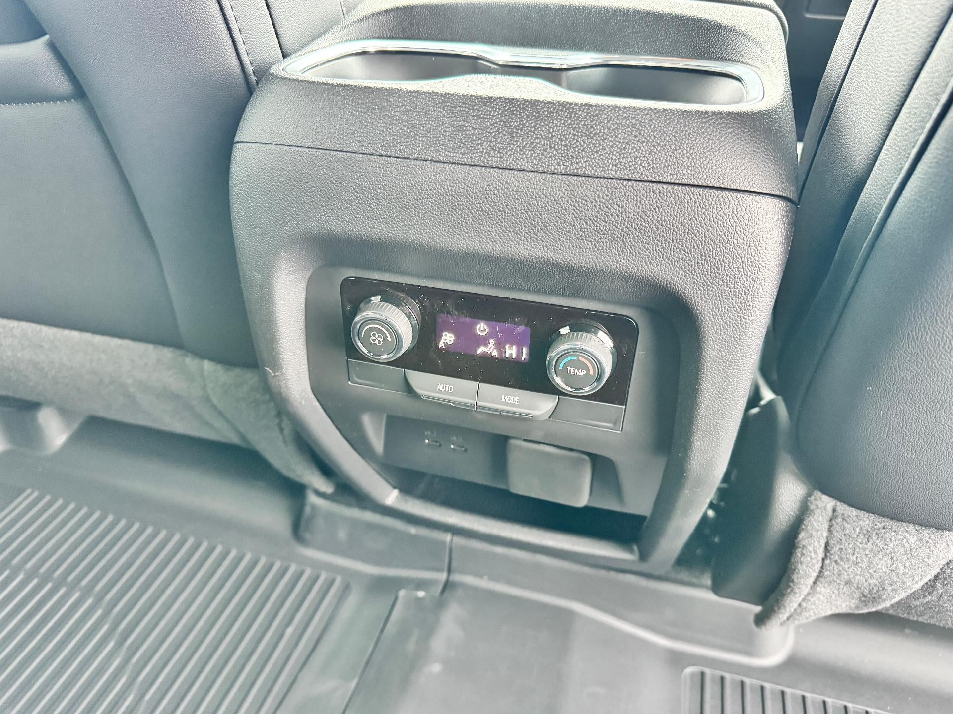 2026 Chevrolet Traverse LT / AWD / MIDNIGHT PCKG / SURROUND VISION / ADAPTIVE CRUISE