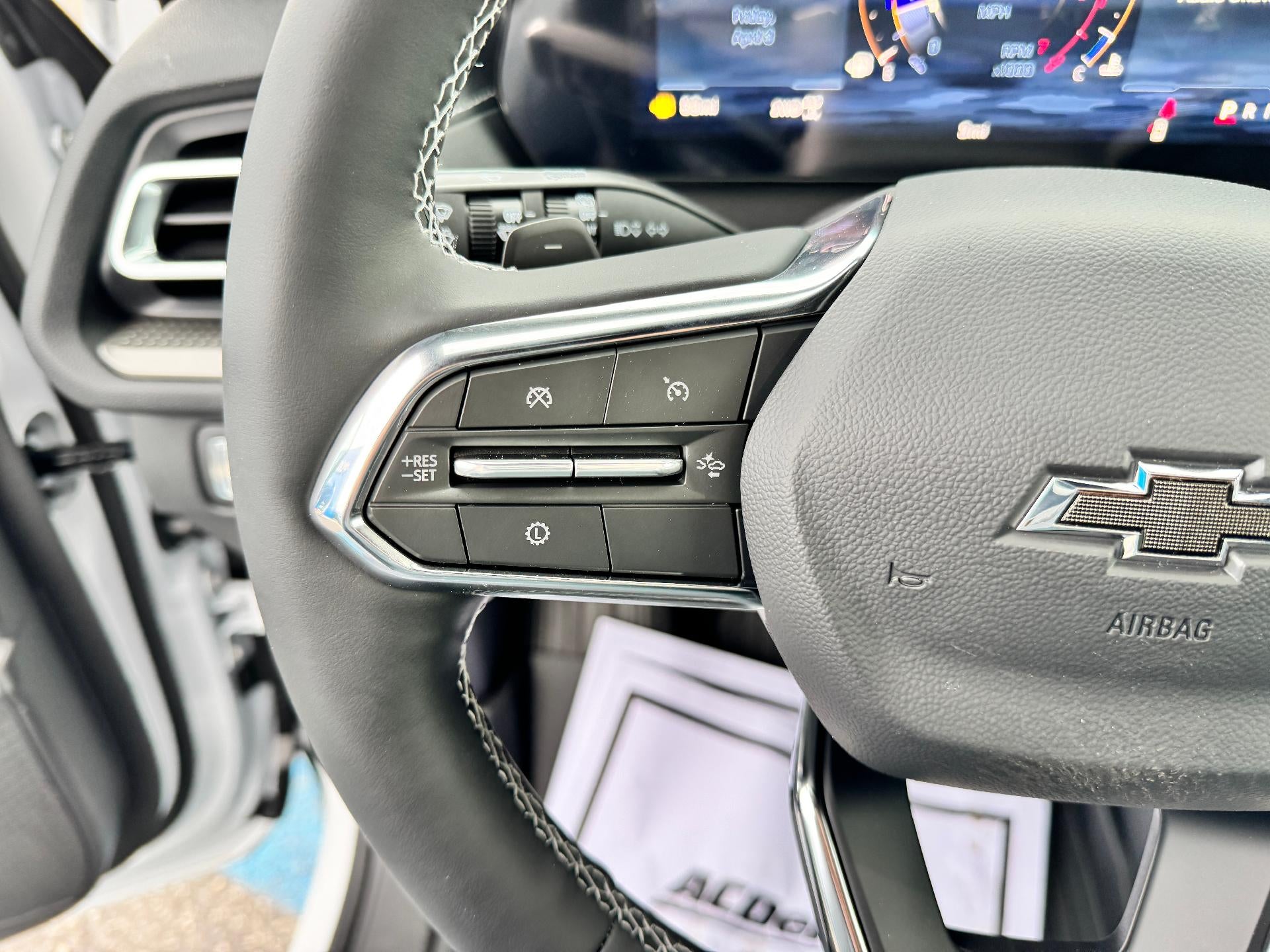 2026 Chevrolet Traverse LT / AWD / MIDNIGHT PCKG / SURROUND VISION / ADAPTIVE CRUISE