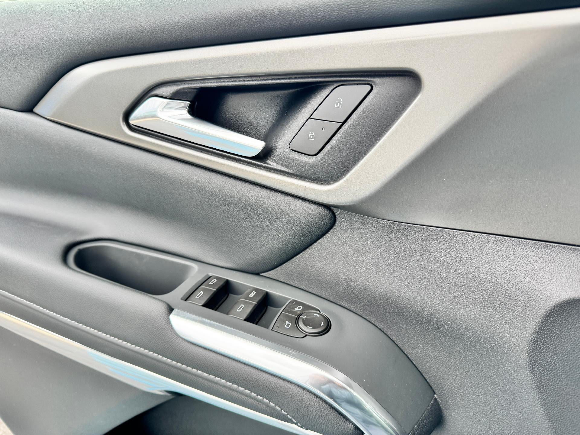 2026 Chevrolet Traverse LT / AWD / MIDNIGHT PCKG / SURROUND VISION / ADAPTIVE CRUISE