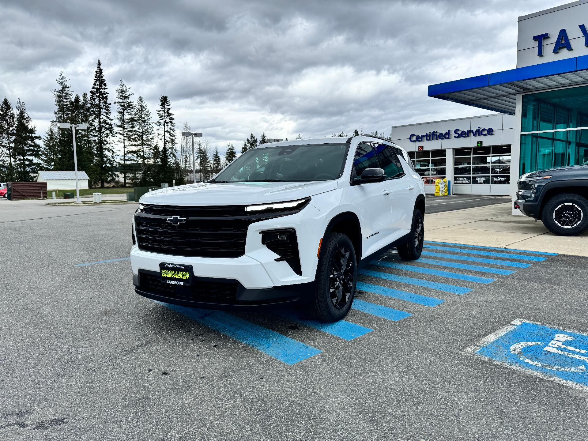 2026 Chevrolet Traverse LT / AWD / MIDNIGHT PCKG / SURROUND VISION / ADAPTIVE CRUISE