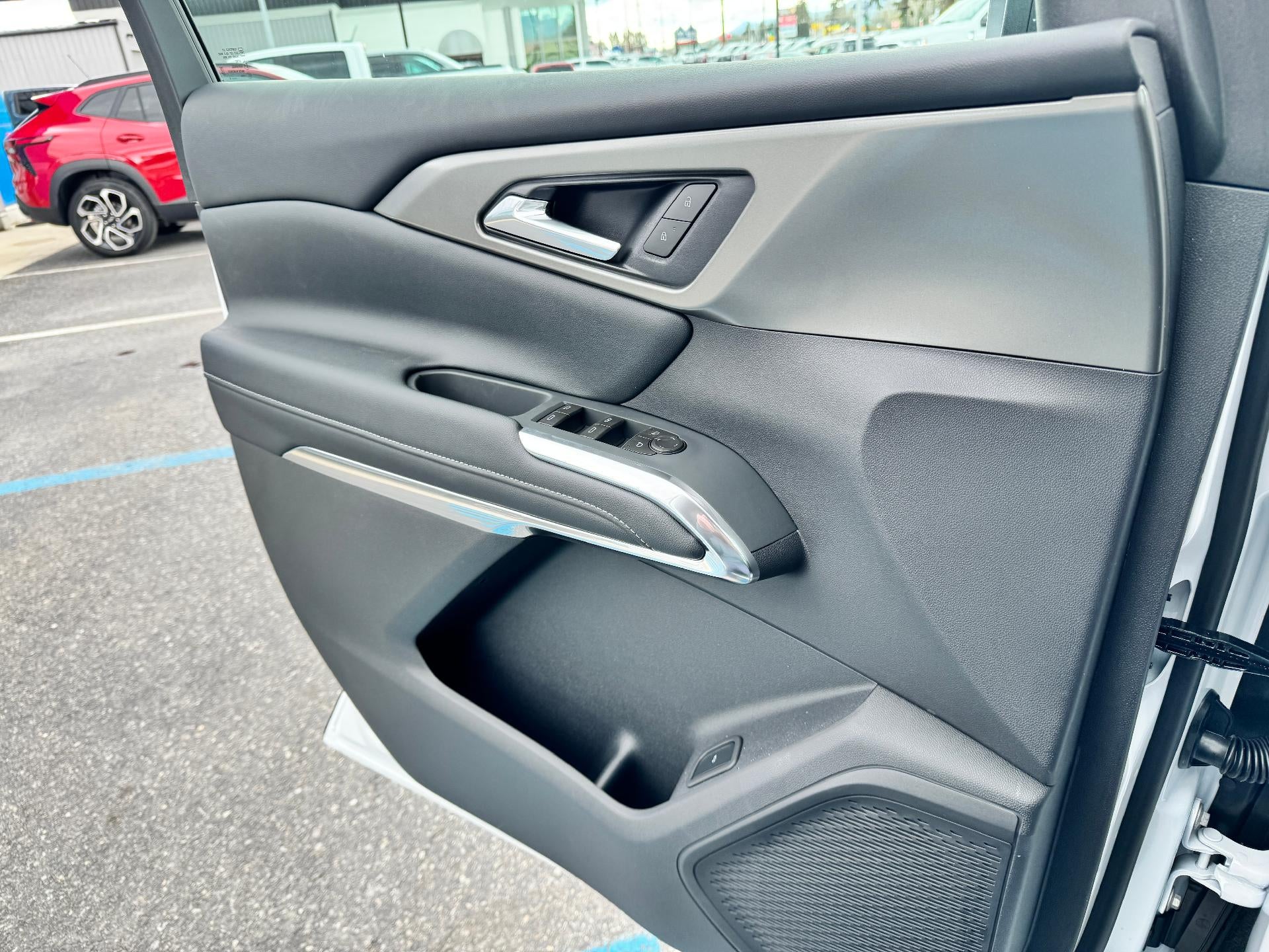 2026 Chevrolet Traverse LT / AWD / MIDNIGHT PCKG / SURROUND VISION / ADAPTIVE CRUISE