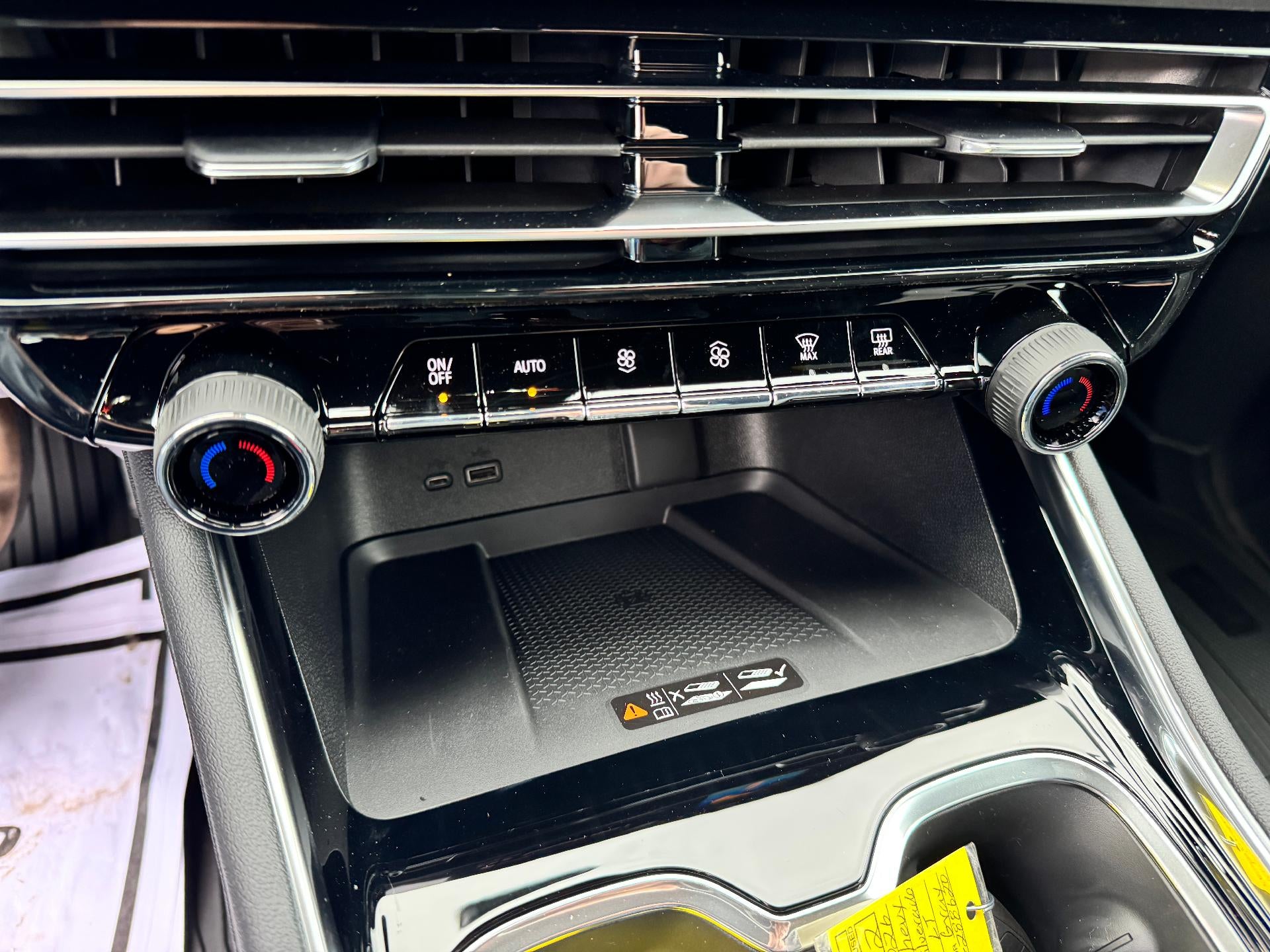 2026 Chevrolet Traverse LT / AWD / MIDNIGHT PCKG / SURROUND VISION / ADAPTIVE CRUISE