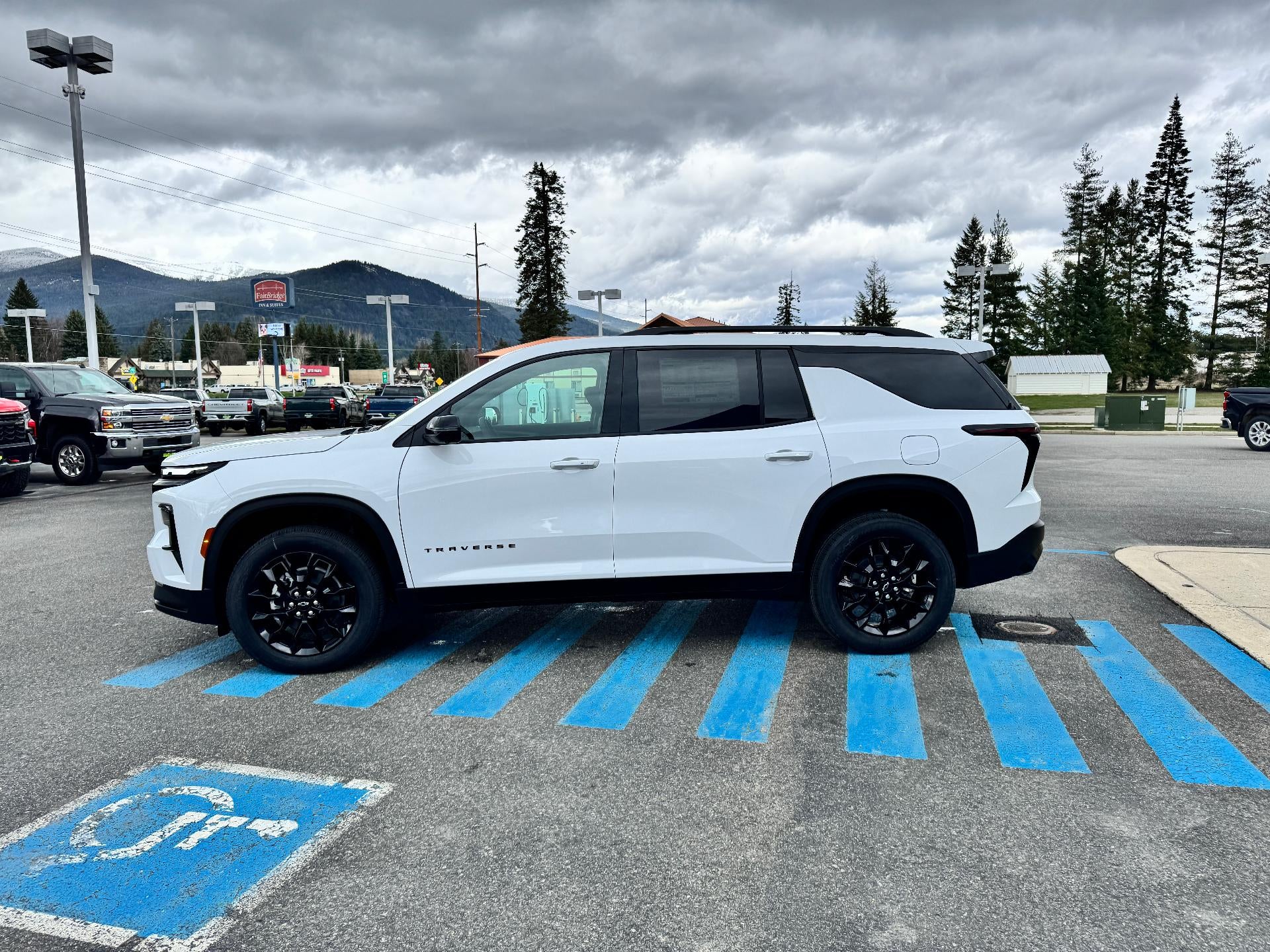 2026 Chevrolet Traverse LT / AWD / MIDNIGHT PCKG / SURROUND VISION / ADAPTIVE CRUISE