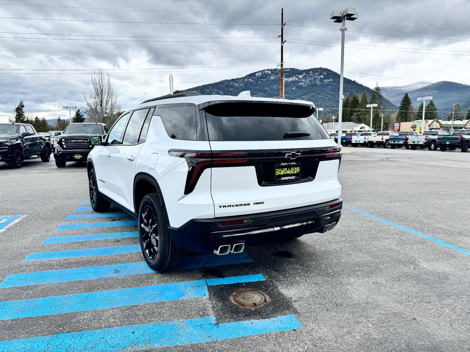 2026 Chevrolet Traverse LT / AWD / MIDNIGHT PCKG / SURROUND VISION / ADAPTIVE CRUISE