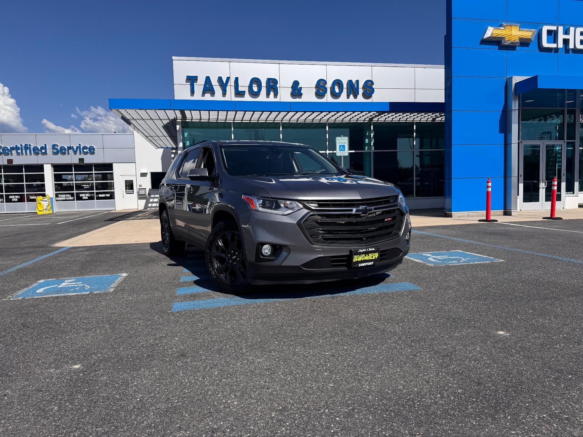 2020 Chevrolet Traverse RS / AWD / SUNROOF / NAVIGATION / MAX TOW PCKG / 1 OWNER