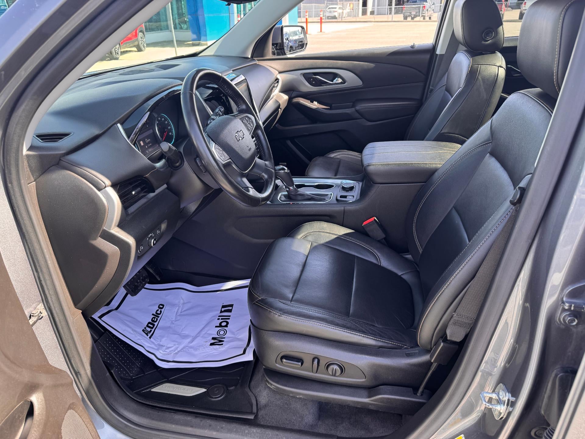 2020 Chevrolet Traverse RS / AWD / SUNROOF / NAVIGATION / MAX TOW PCKG / 1 OWNER