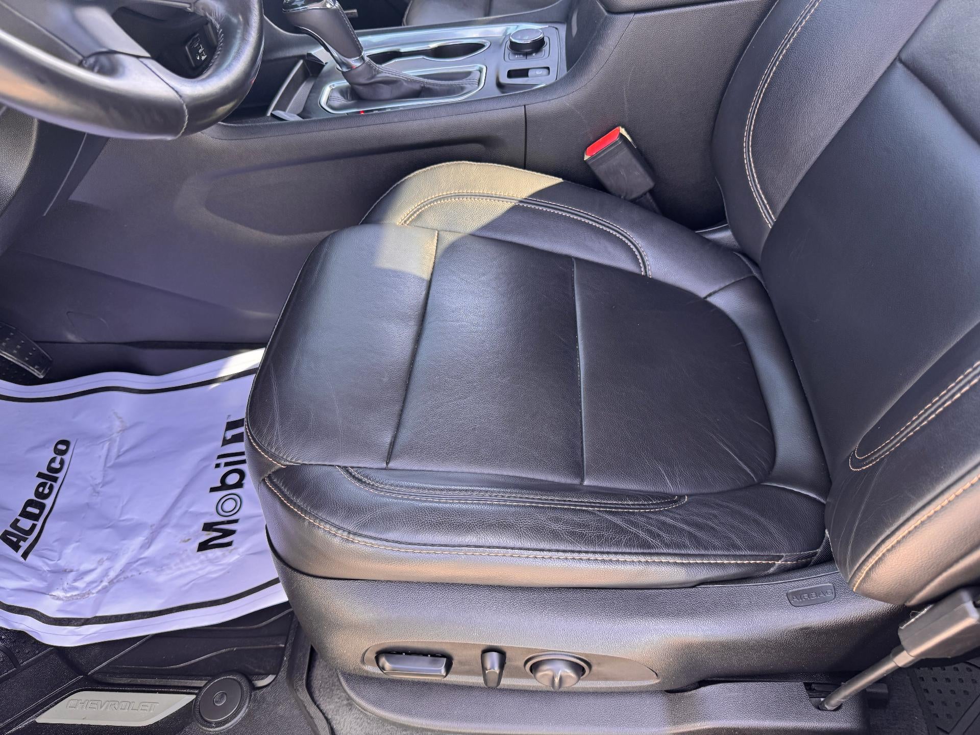 2020 Chevrolet Traverse RS / AWD / SUNROOF / NAVIGATION / MAX TOW PCKG / 1 OWNER