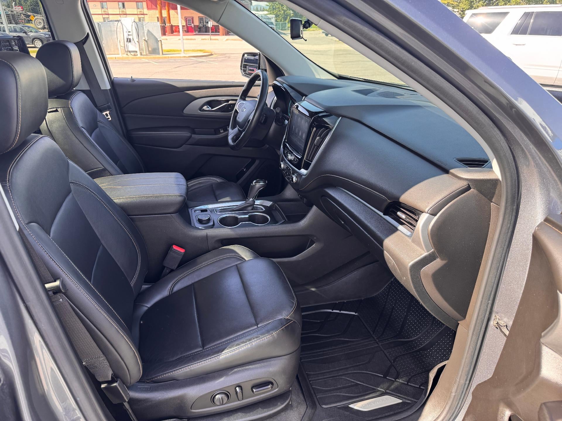2020 Chevrolet Traverse RS / AWD / SUNROOF / NAVIGATION / MAX TOW PCKG / 1 OWNER