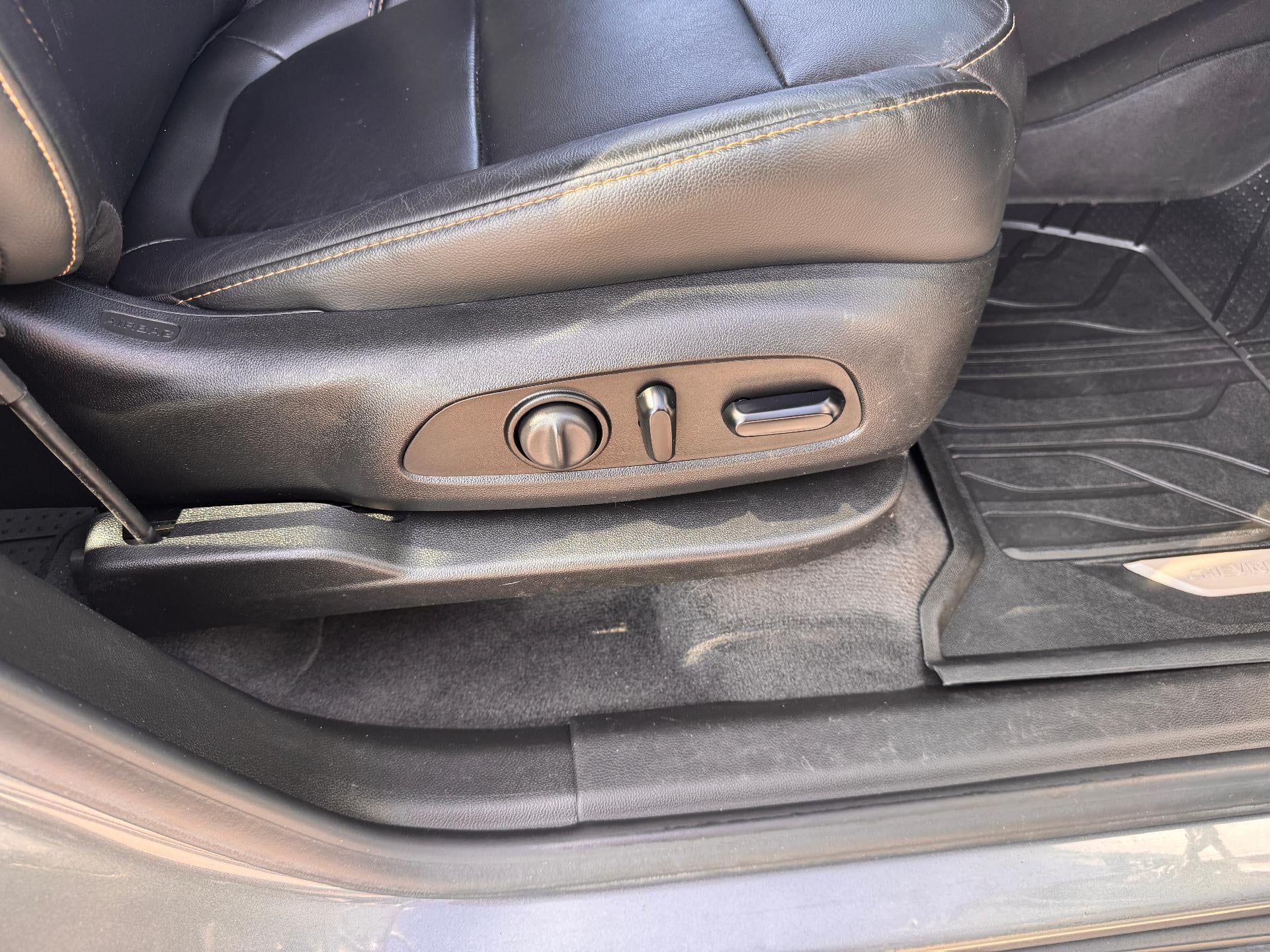 2020 Chevrolet Traverse RS / AWD / SUNROOF / NAVIGATION / MAX TOW PCKG / 1 OWNER