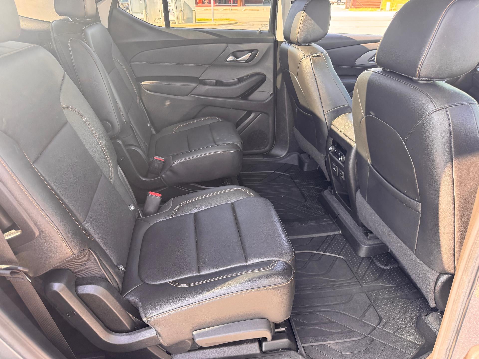 2020 Chevrolet Traverse RS / AWD / SUNROOF / NAVIGATION / MAX TOW PCKG / 1 OWNER
