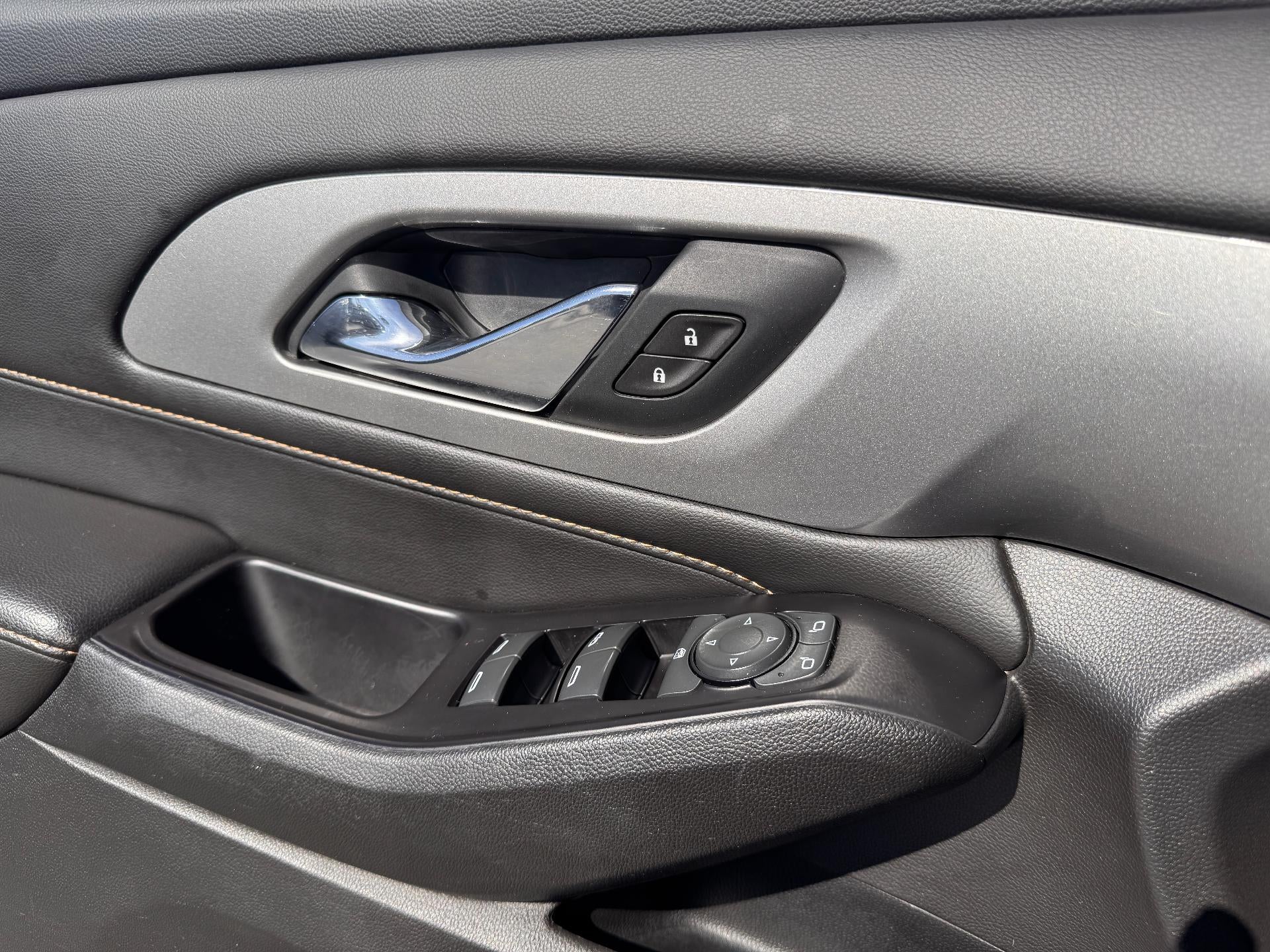 2020 Chevrolet Traverse RS / AWD / SUNROOF / NAVIGATION / MAX TOW PCKG / 1 OWNER