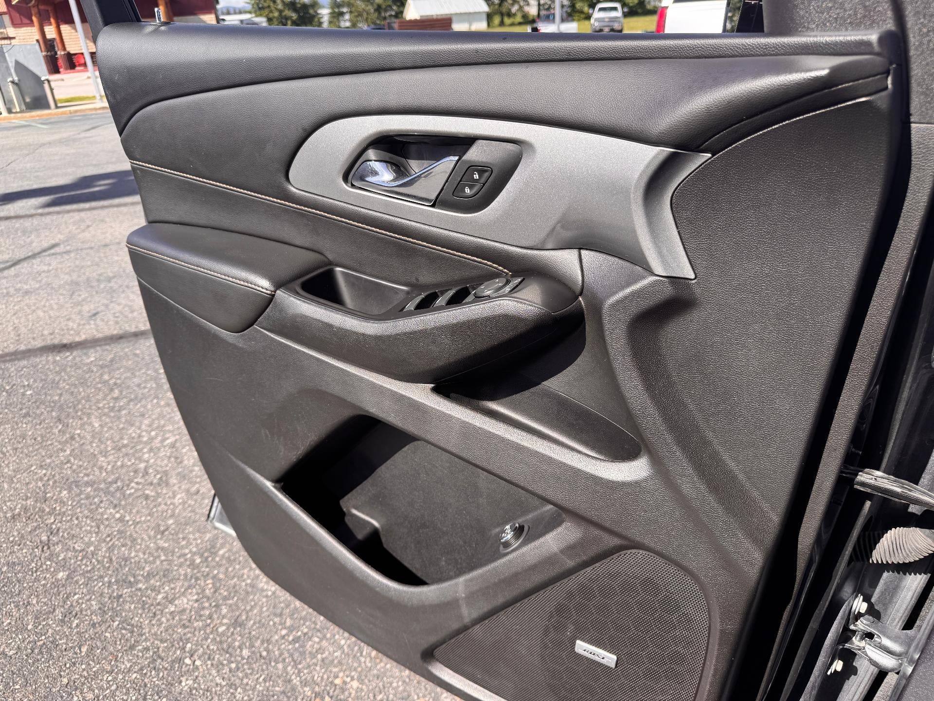 2020 Chevrolet Traverse RS / AWD / SUNROOF / NAVIGATION / MAX TOW PCKG / 1 OWNER