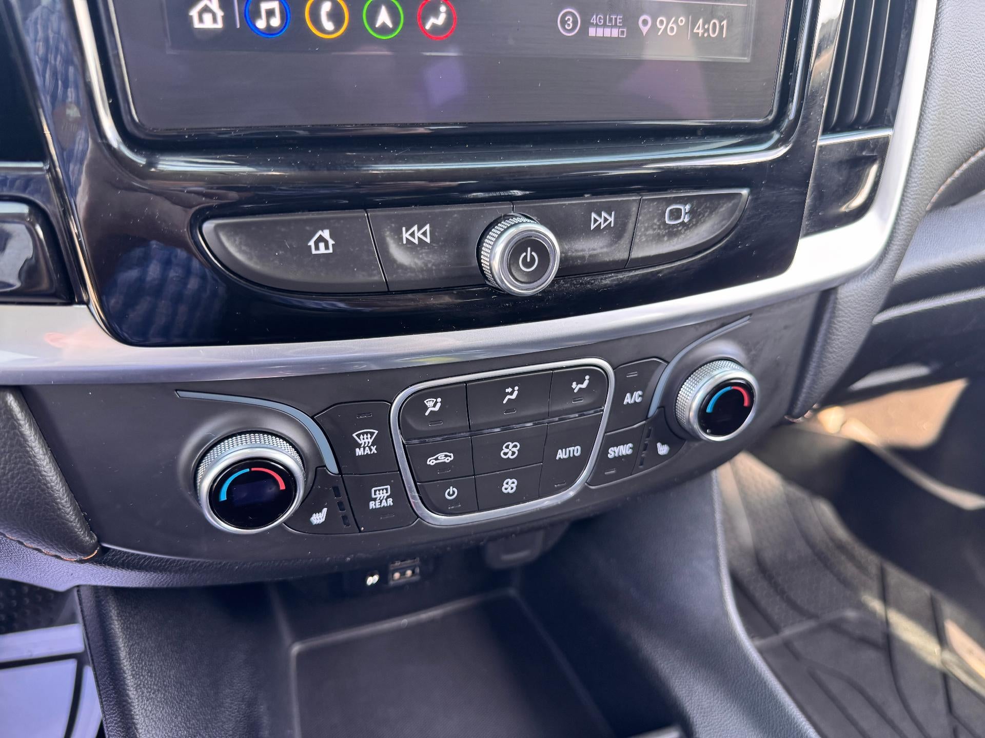 2020 Chevrolet Traverse RS / AWD / SUNROOF / NAVIGATION / MAX TOW PCKG / 1 OWNER