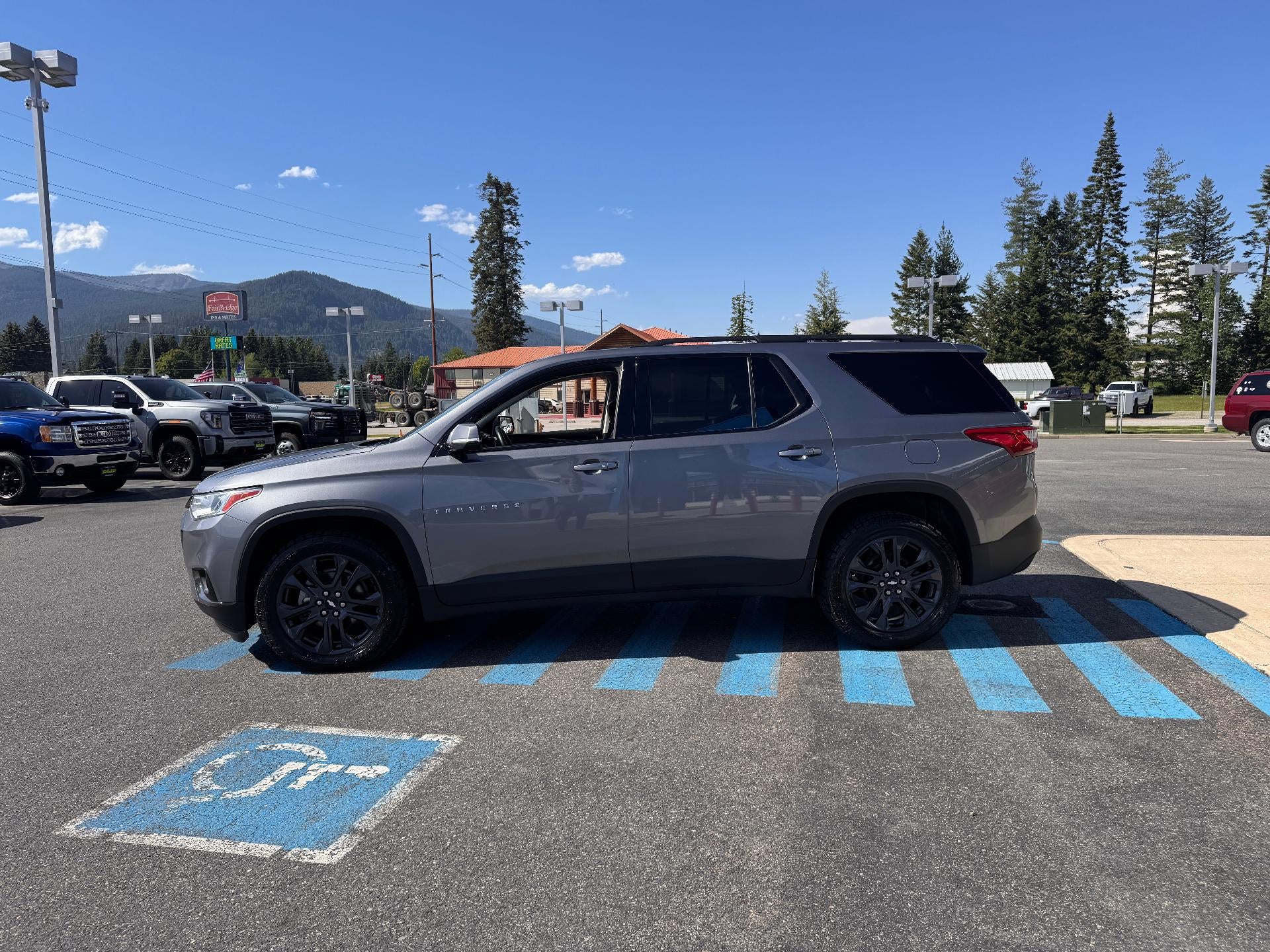 2020 Chevrolet Traverse RS / AWD / SUNROOF / NAVIGATION / MAX TOW PCKG / 1 OWNER