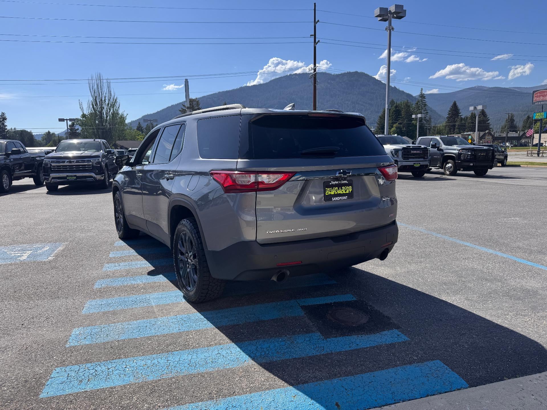 2020 Chevrolet Traverse RS / AWD / SUNROOF / NAVIGATION / MAX TOW PCKG / 1 OWNER