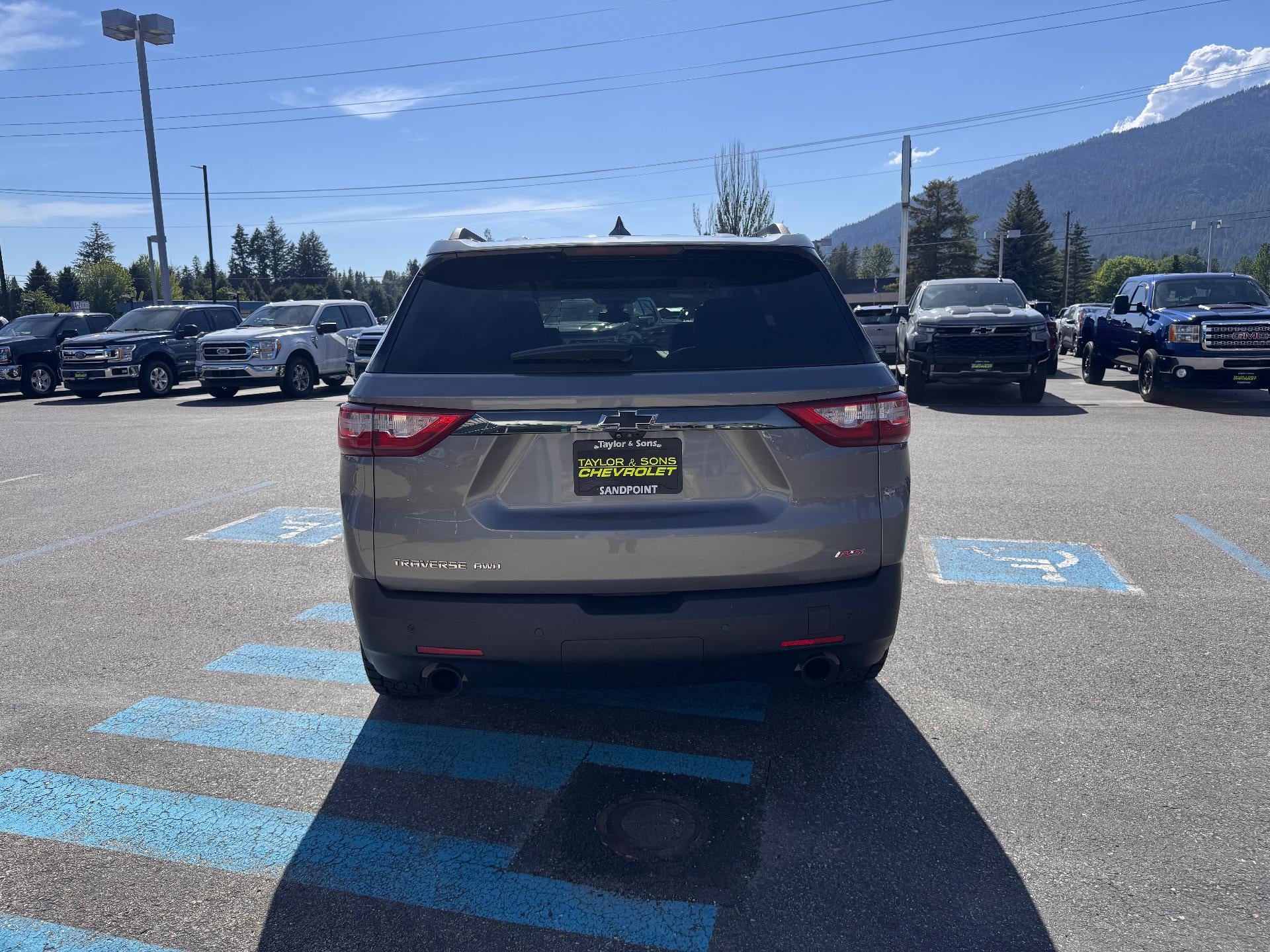2020 Chevrolet Traverse RS / AWD / SUNROOF / NAVIGATION / MAX TOW PCKG / 1 OWNER