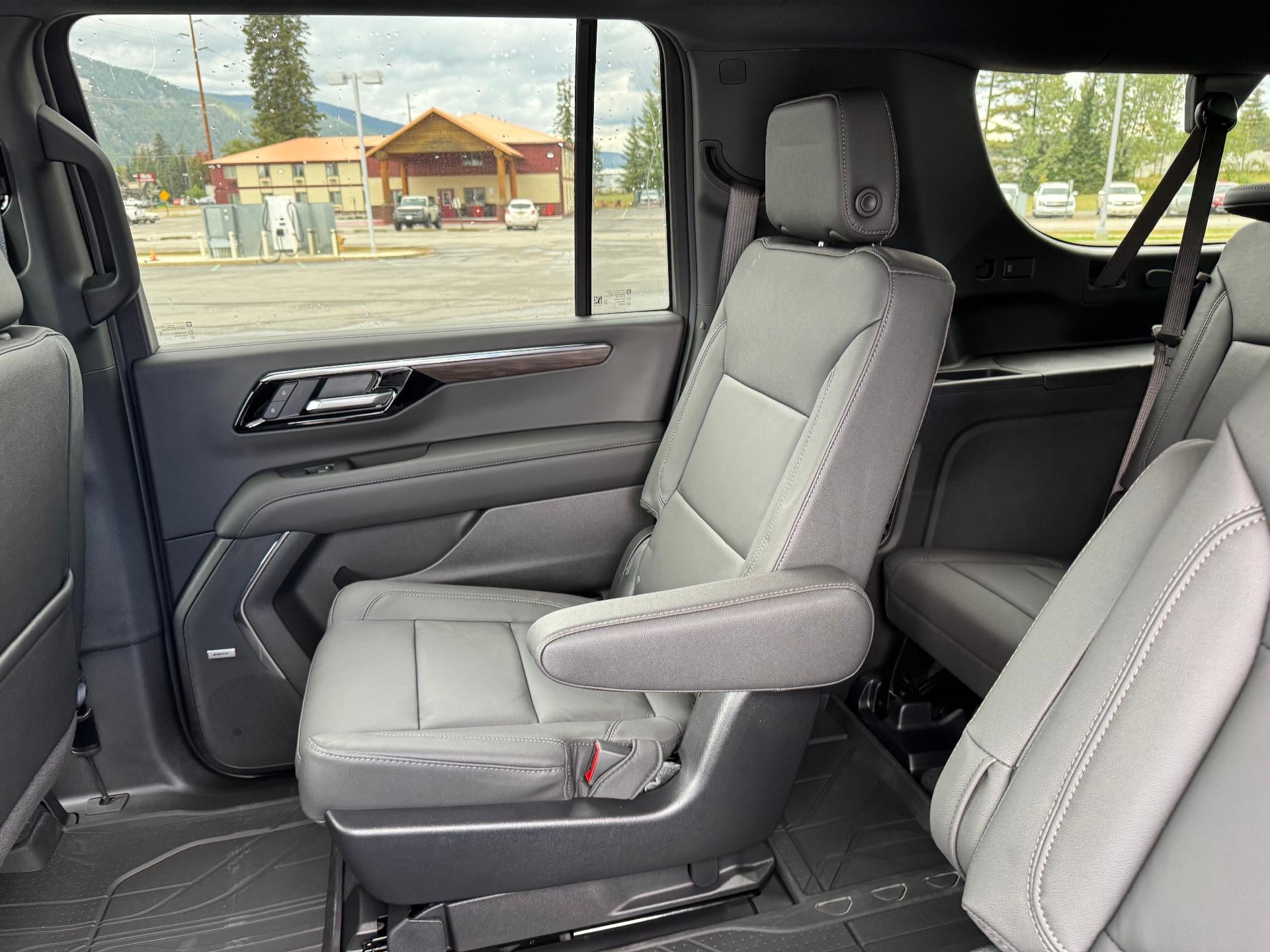 2026 Chevrolet Suburban LT / ADAPTIVE CRUISE / SURROUND VISION / MAX TOW / 2ND ROW BUCKETS