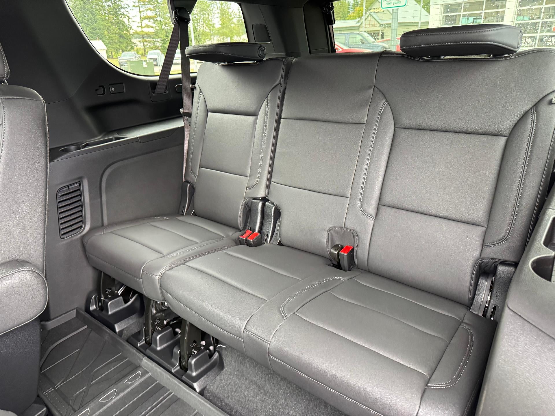 2026 Chevrolet Suburban LT / ADAPTIVE CRUISE / SURROUND VISION / MAX TOW / 2ND ROW BUCKETS