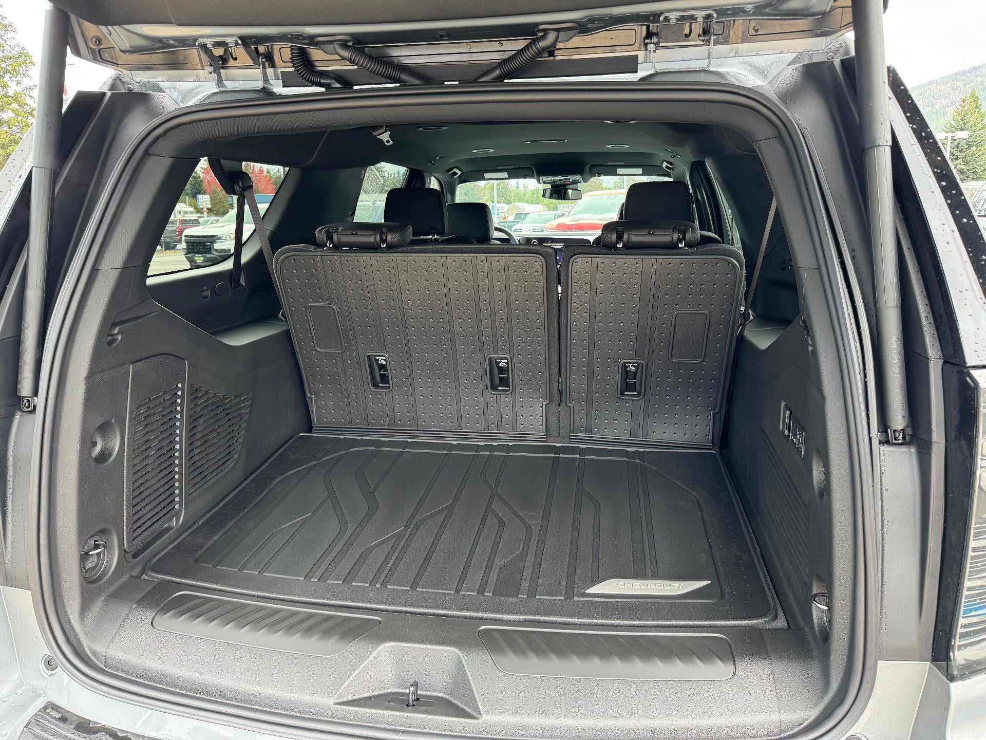 2026 Chevrolet Suburban LT / ADAPTIVE CRUISE / SURROUND VISION / MAX TOW / 2ND ROW BUCKETS