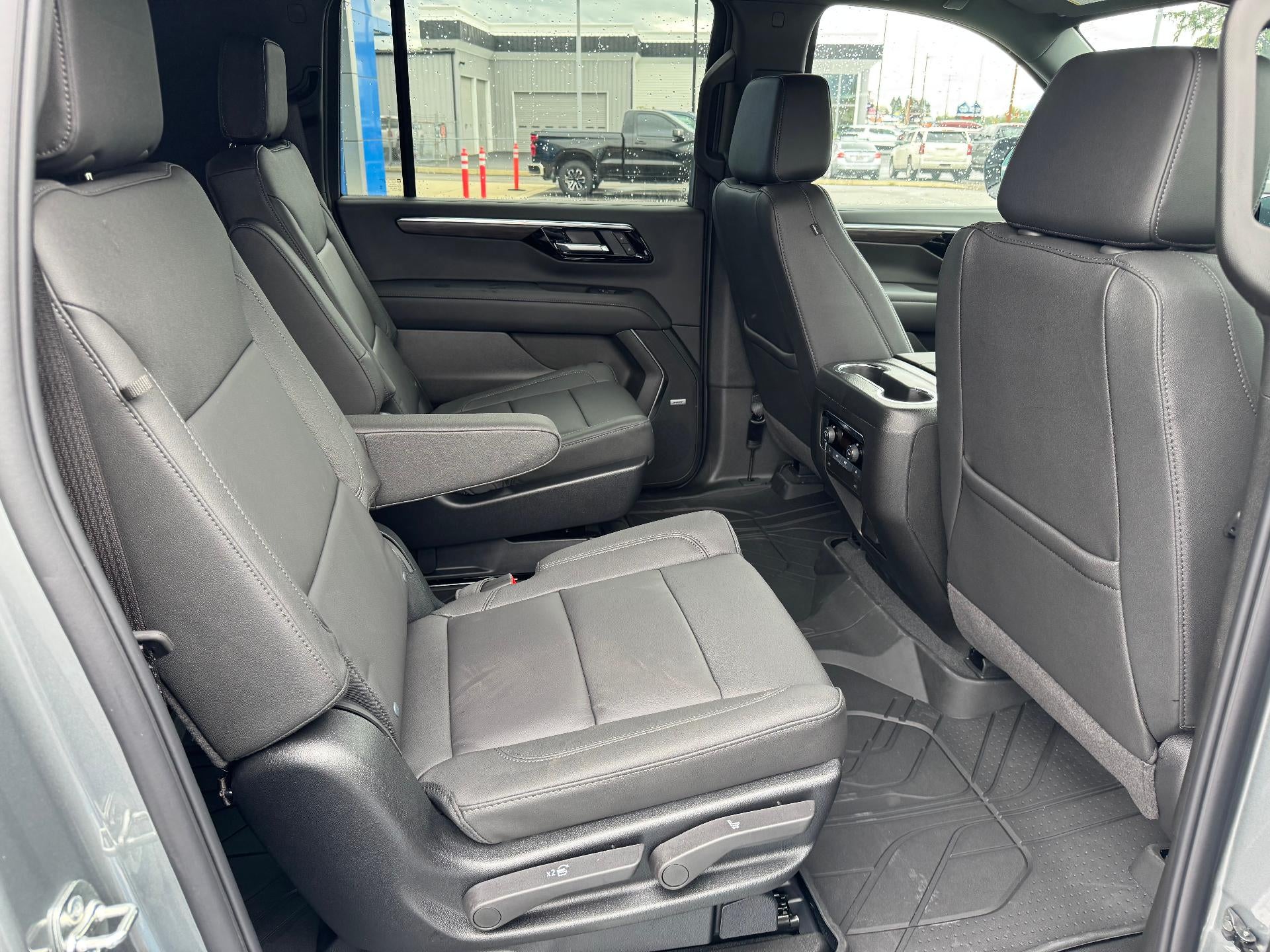 2026 Chevrolet Suburban LT / ADAPTIVE CRUISE / SURROUND VISION / MAX TOW / 2ND ROW BUCKETS