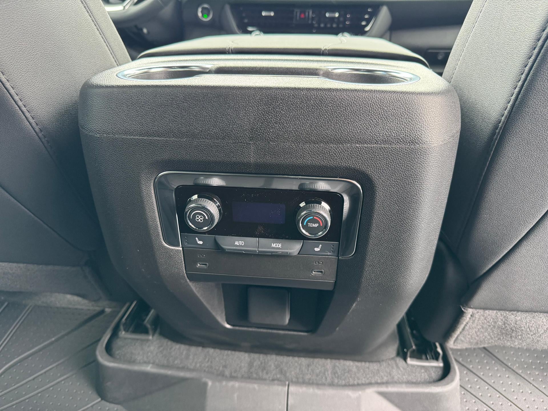 2026 Chevrolet Suburban LT / ADAPTIVE CRUISE / SURROUND VISION / MAX TOW / 2ND ROW BUCKETS