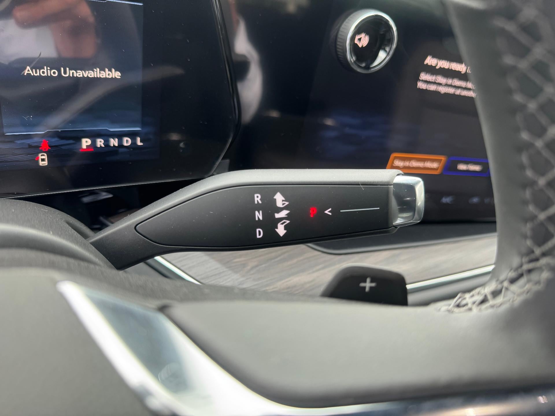 2026 Chevrolet Suburban LT / ADAPTIVE CRUISE / SURROUND VISION / MAX TOW / 2ND ROW BUCKETS