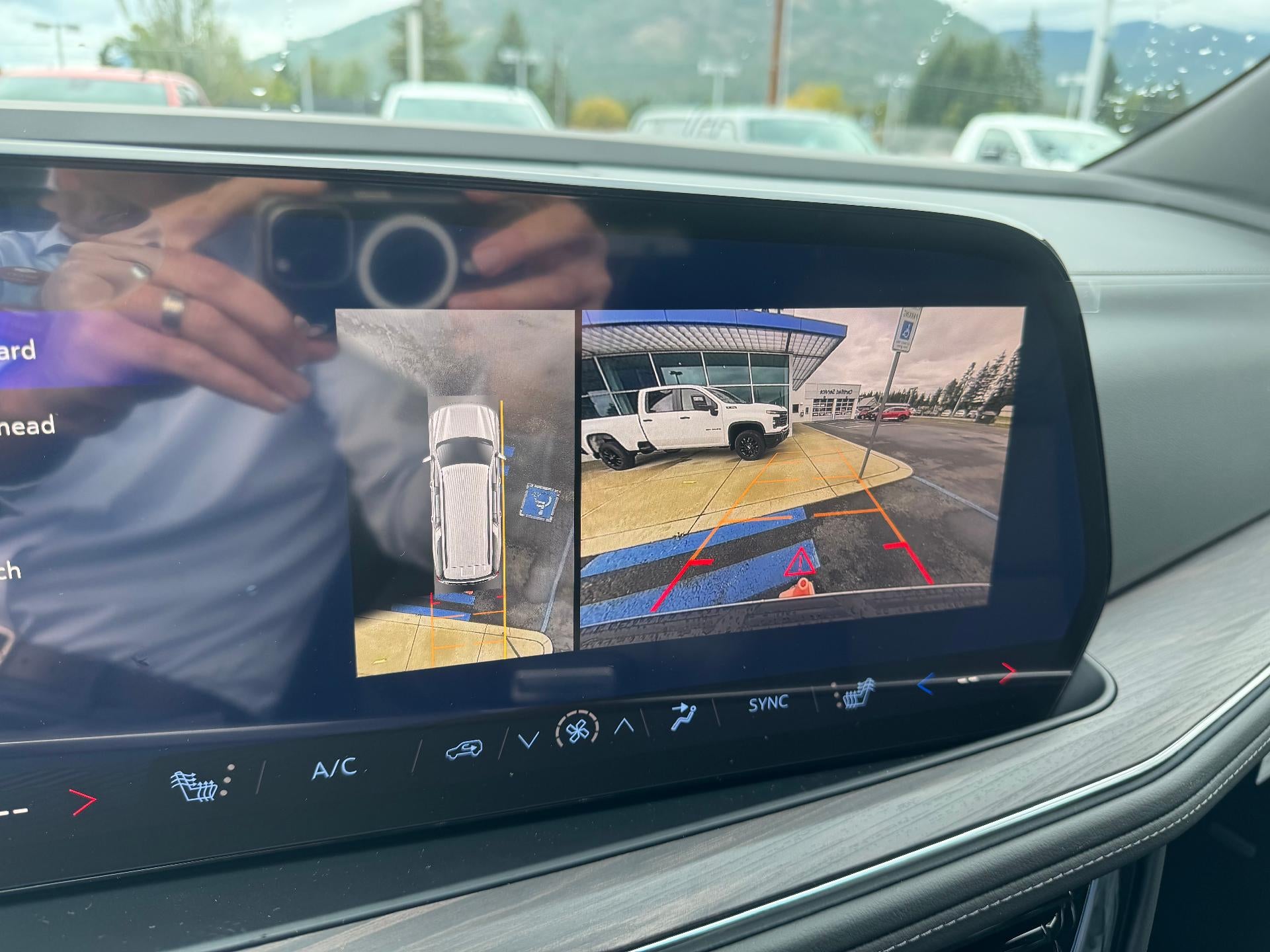 2026 Chevrolet Suburban LT / ADAPTIVE CRUISE / SURROUND VISION / MAX TOW / 2ND ROW BUCKETS