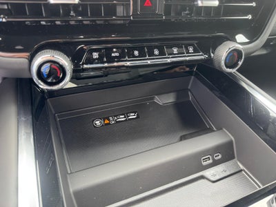 2026 Chevrolet Suburban LT / ADAPTIVE CRUISE / SURROUND VISION / MAX TOW / 2ND ROW BUCKETS