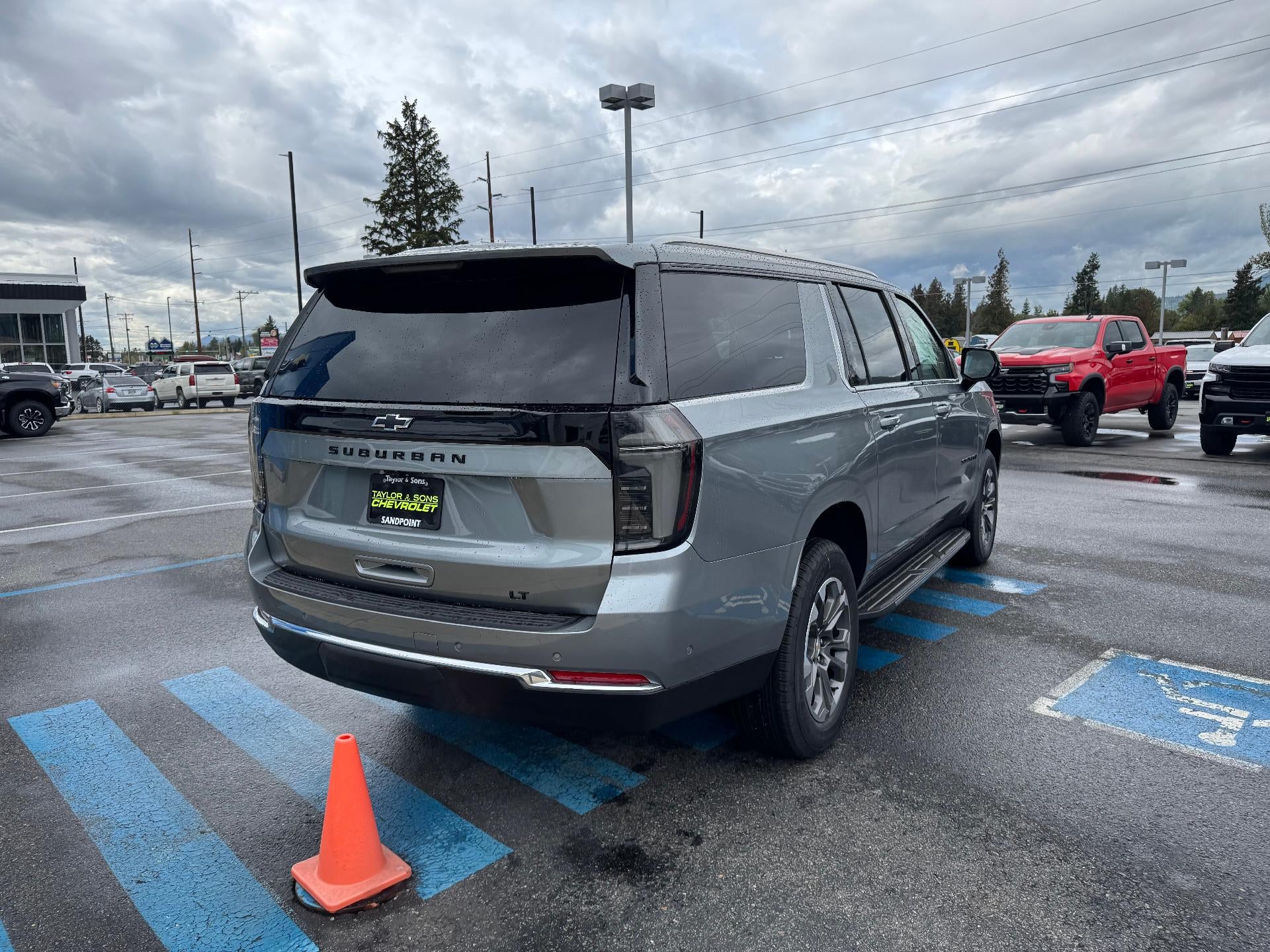 2026 Chevrolet Suburban LT / ADAPTIVE CRUISE / SURROUND VISION / MAX TOW / 2ND ROW BUCKETS